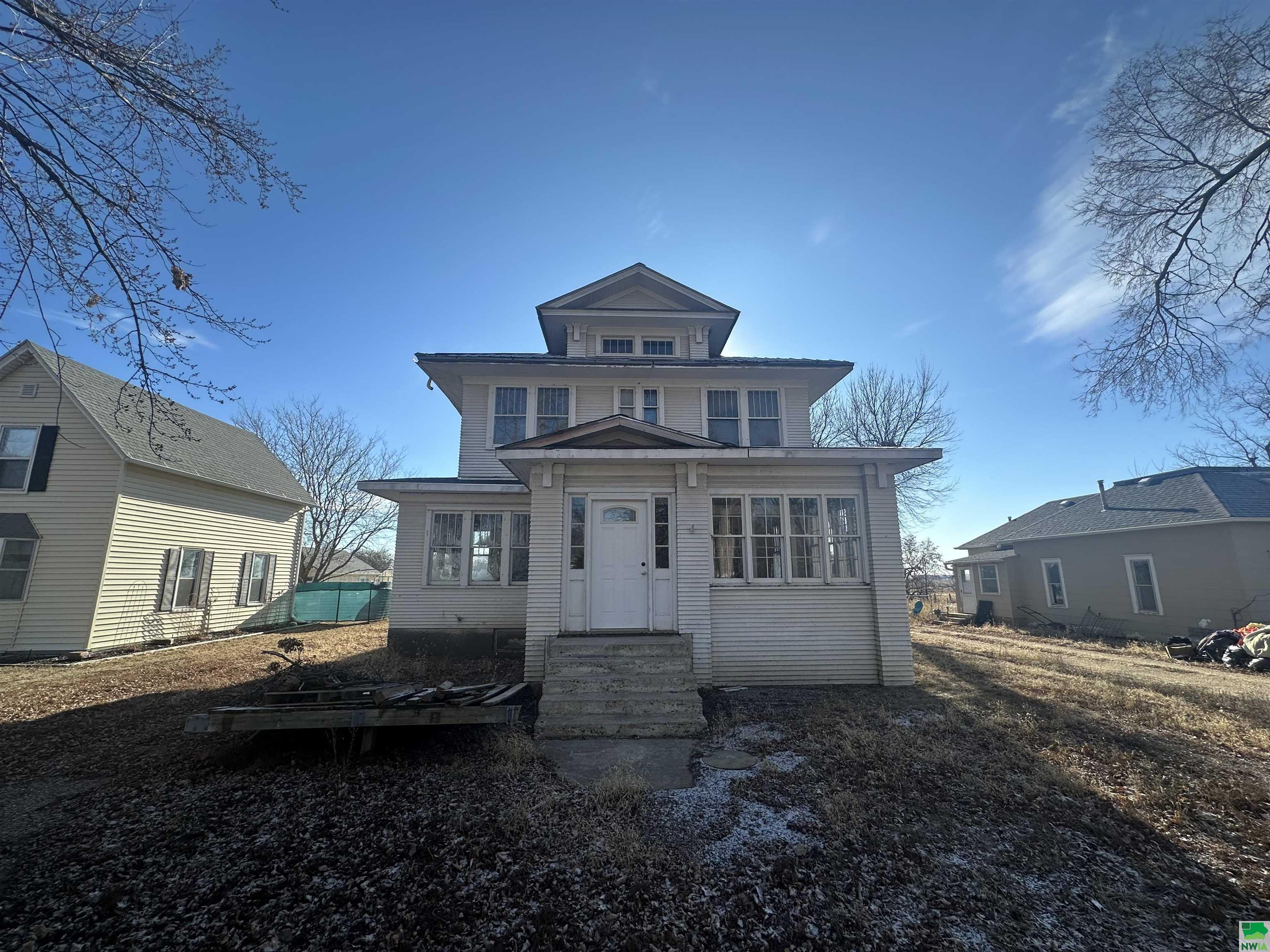 311 Slant St., Wakonda, SD 57073 