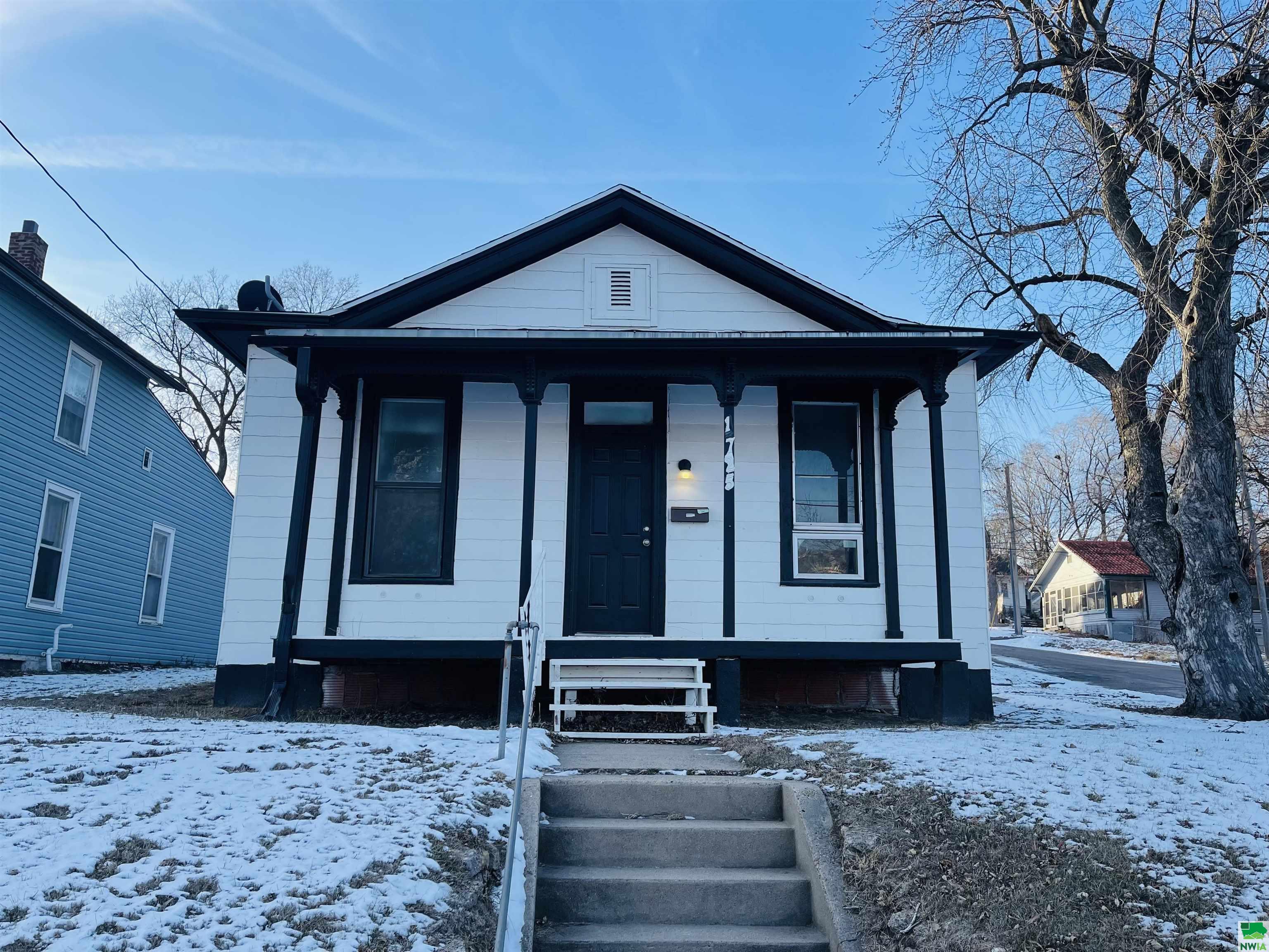 1725 Center St., Sioux City, IA 51103 