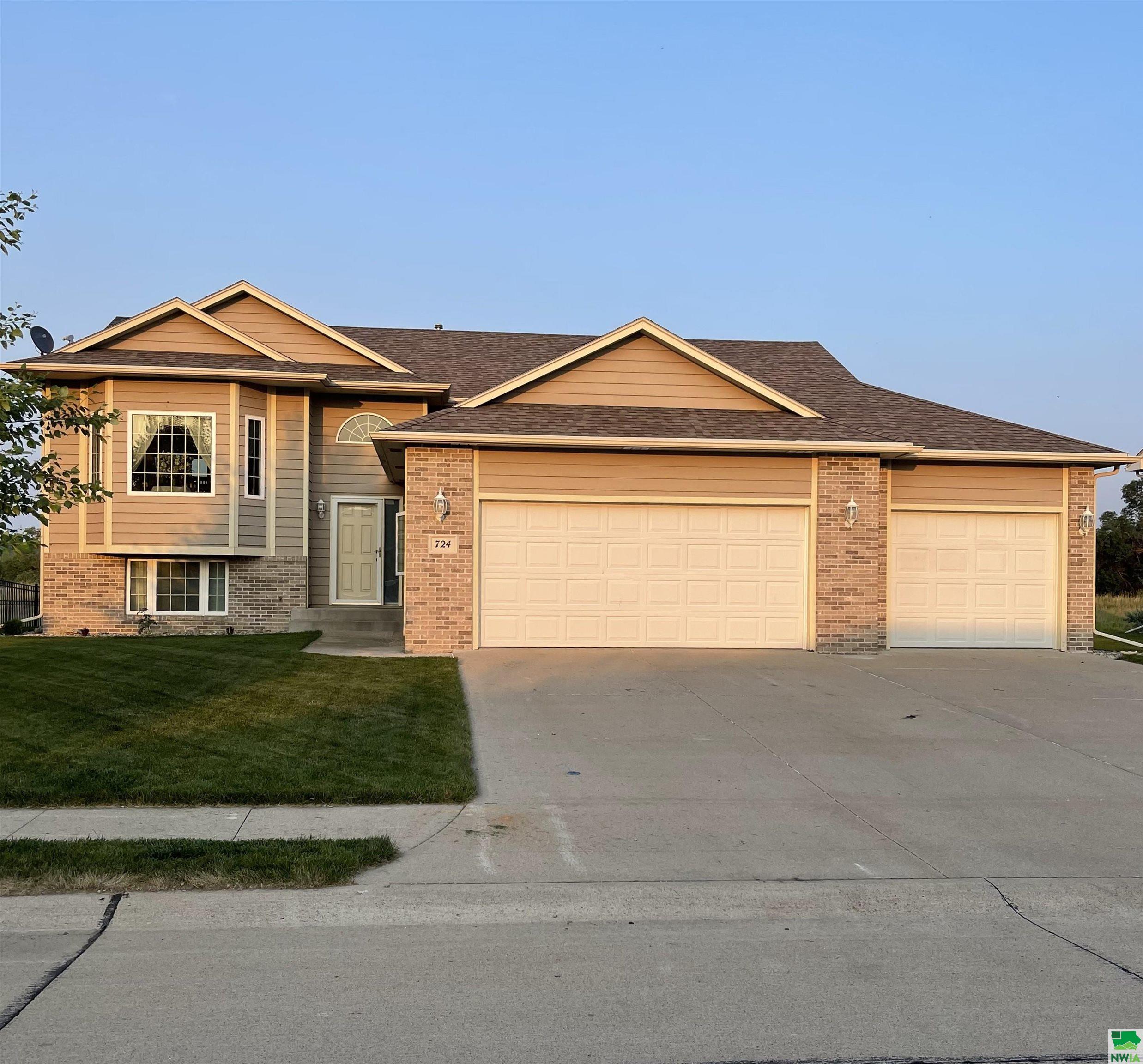 724 Prairie Blvd., Dakota Dunes, SD 57049 
