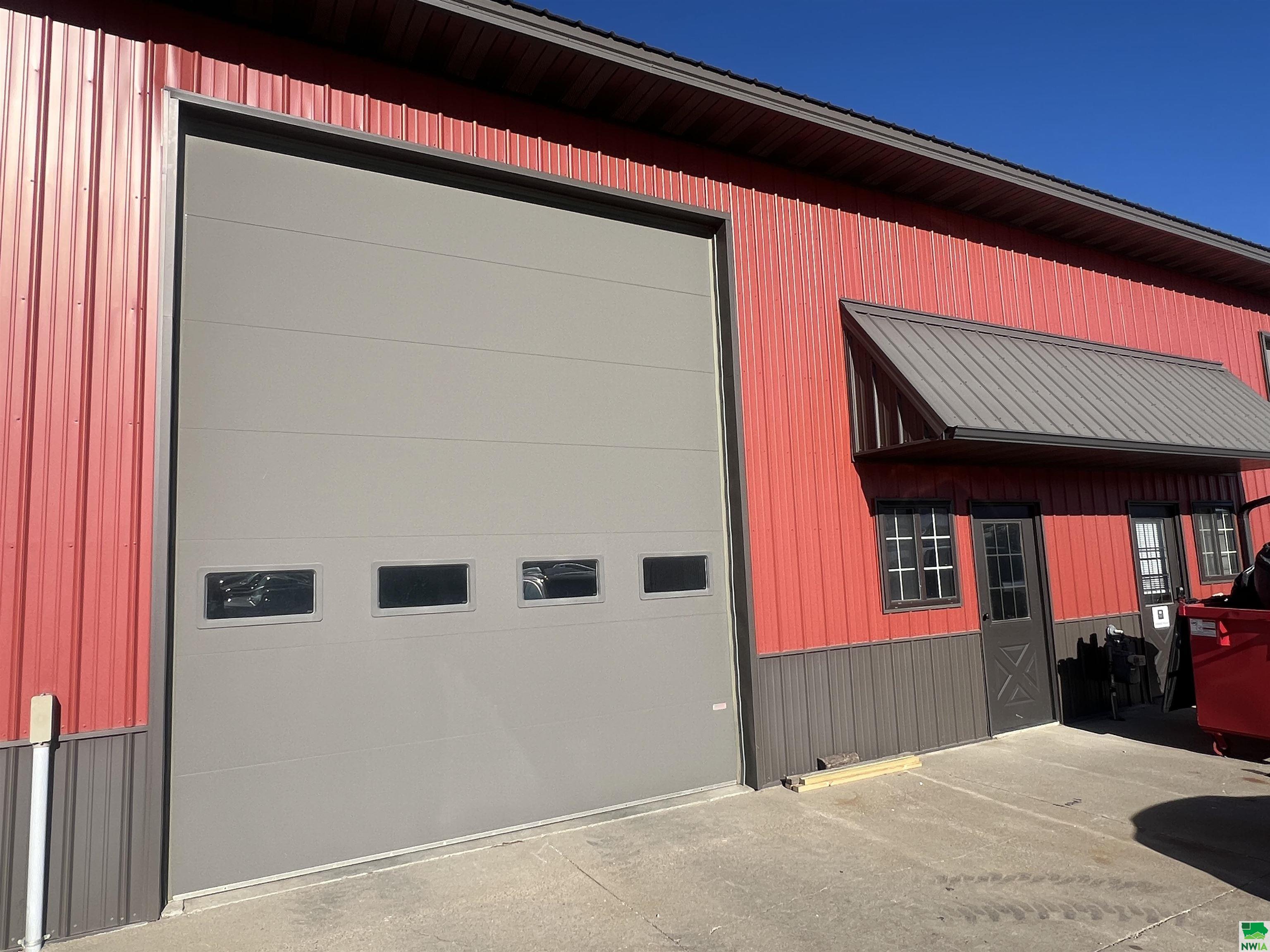 613 15th St SE, Orange City, IA 51041 