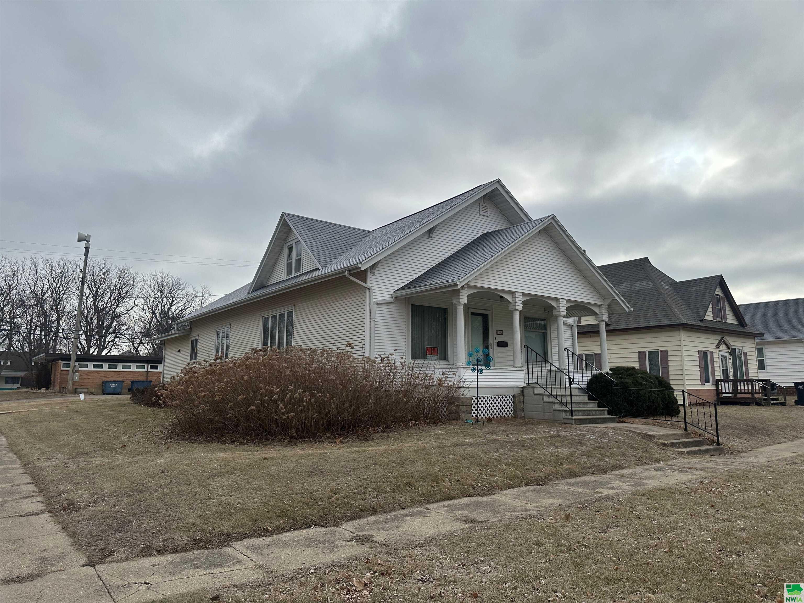 10 S 1st Ave. W, Hartley, IA 51346 