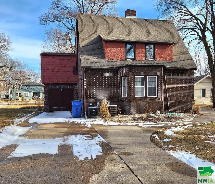 209 Yale St. N, Vermillion, SD 57069 