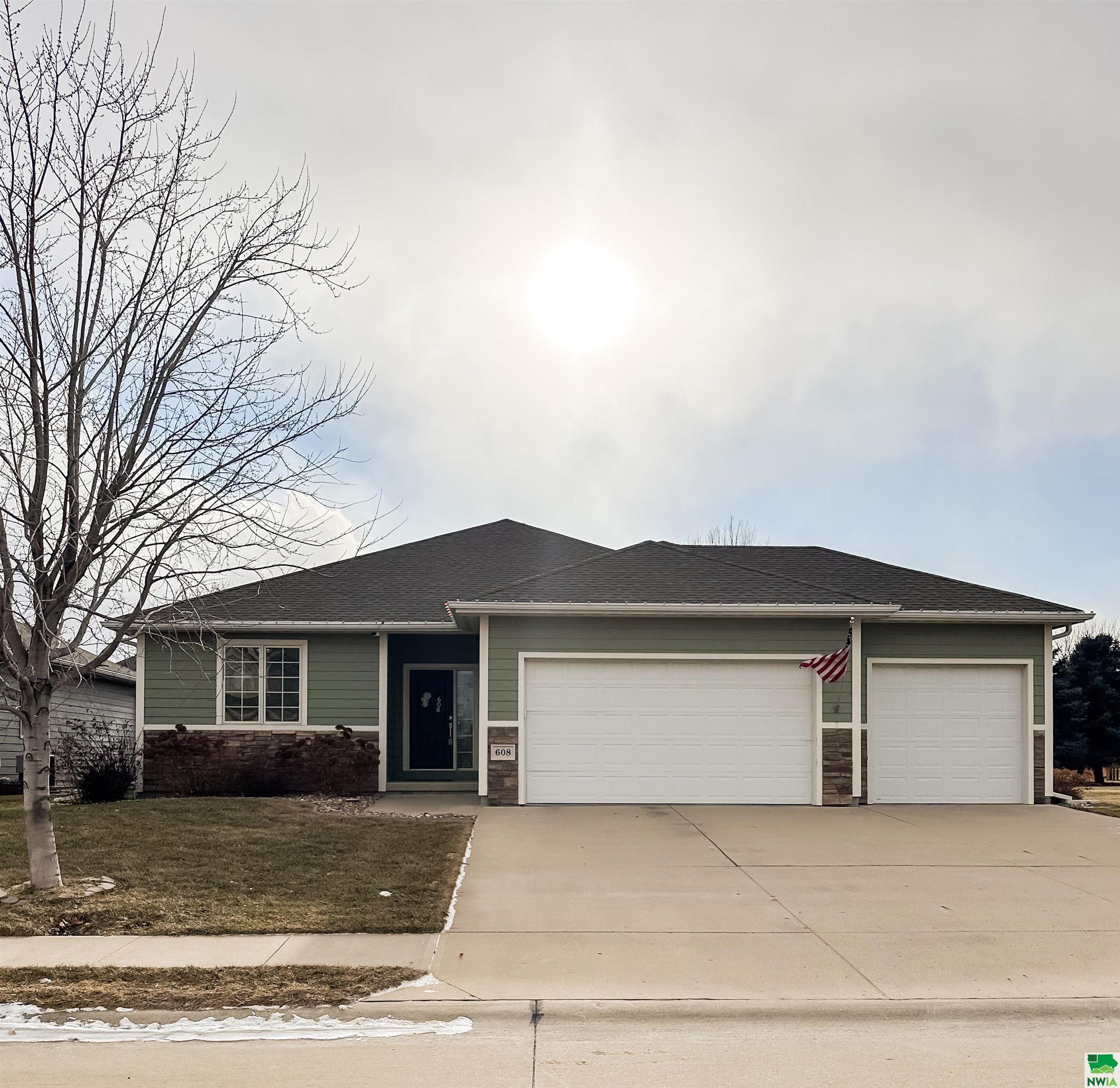 608 Prairie Blvd, Dakota Dunes, SD 57049 
