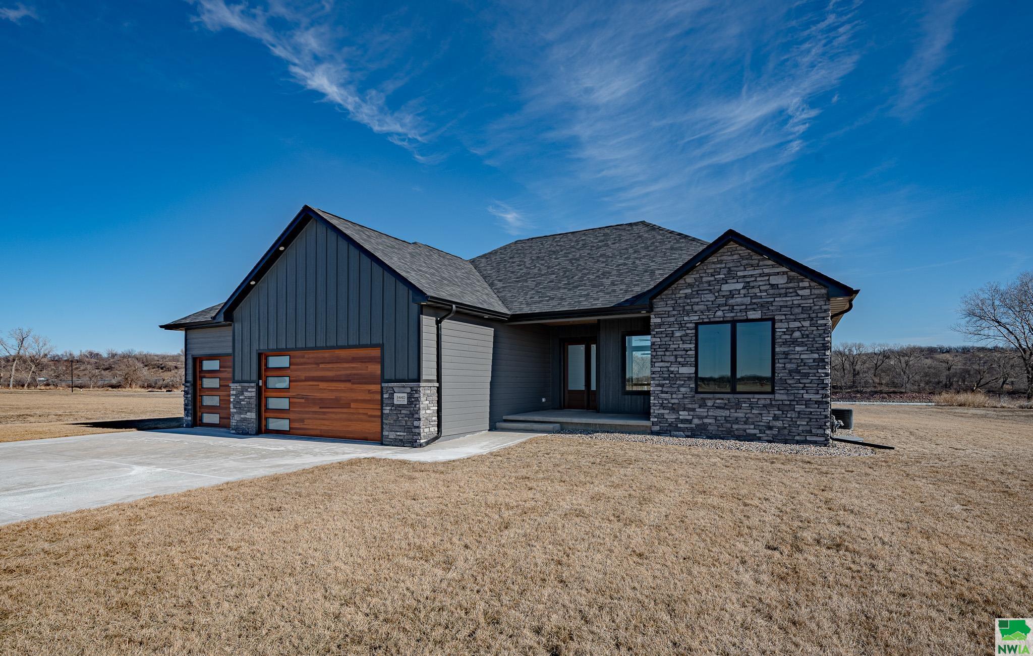 3440 Walnut Lane, South Sioux City, NE 68776 