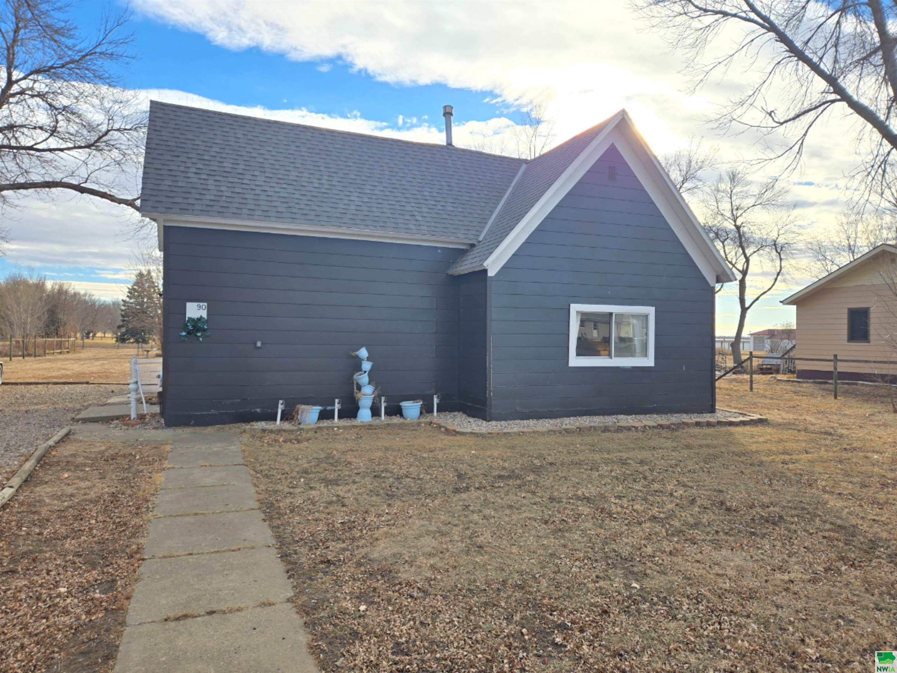90 South St., Akron, IA 51001 