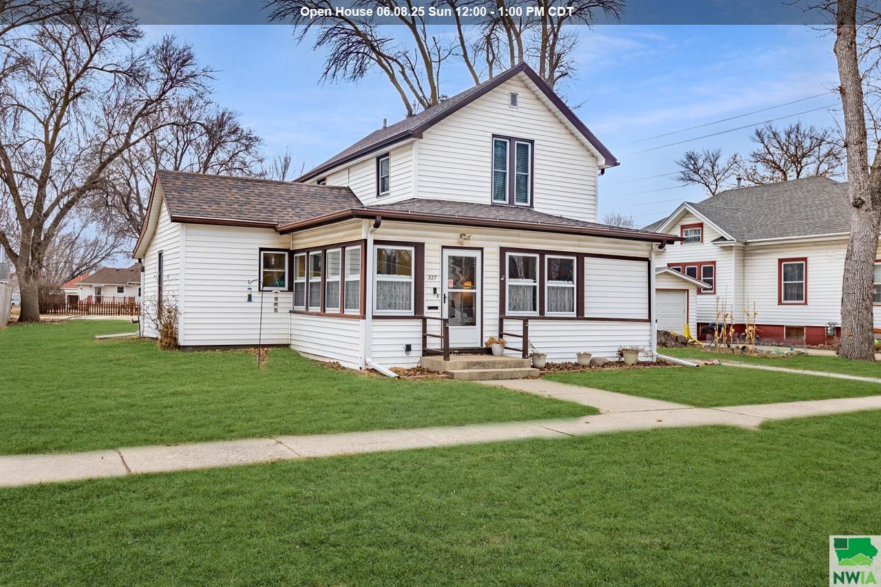 327 1ST AVE NW, LeMars, IA 51031 