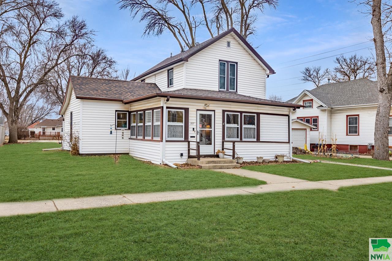 327 1ST AVE NW, LeMars, IA 51031 