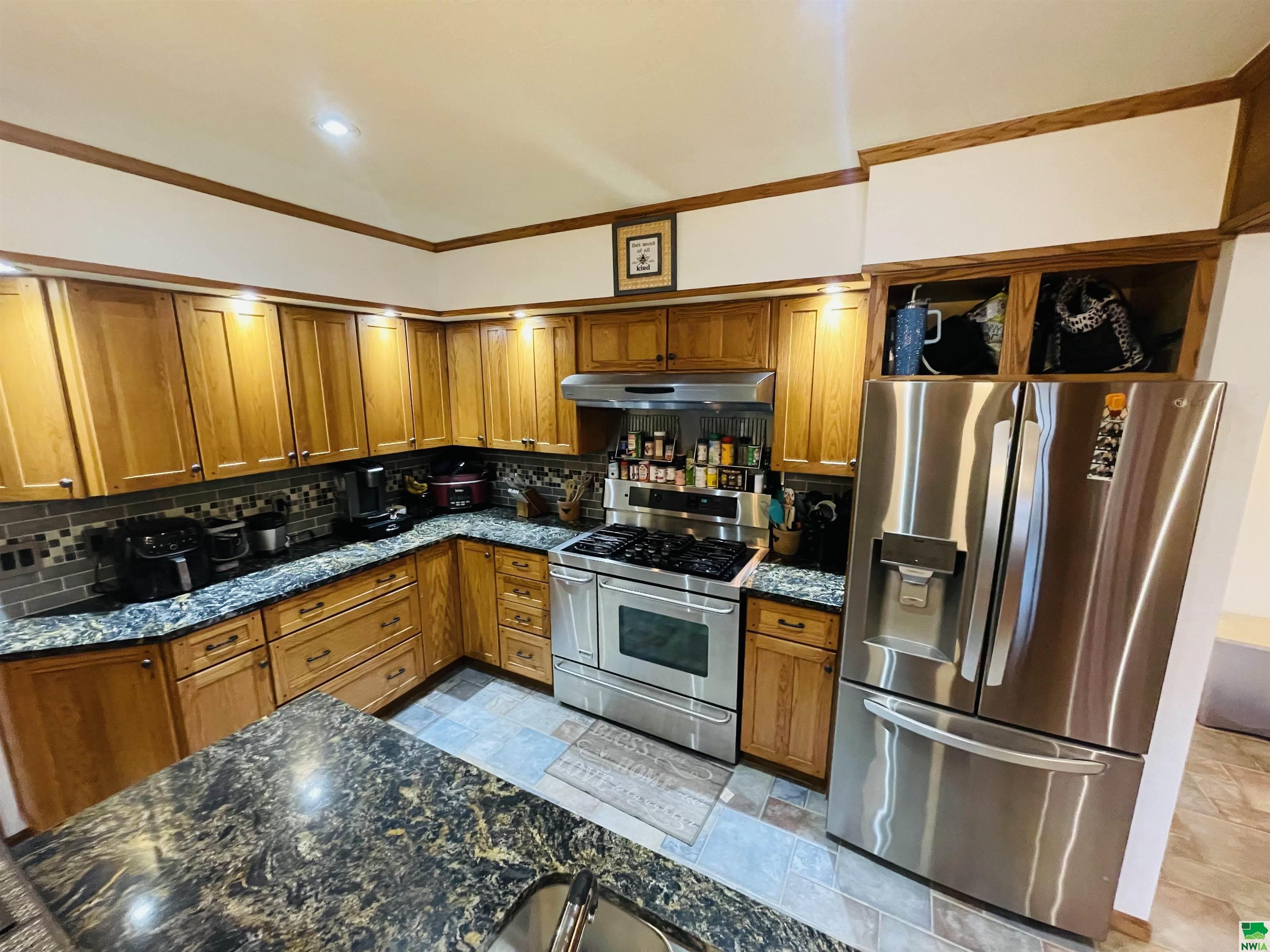 MLS #827551