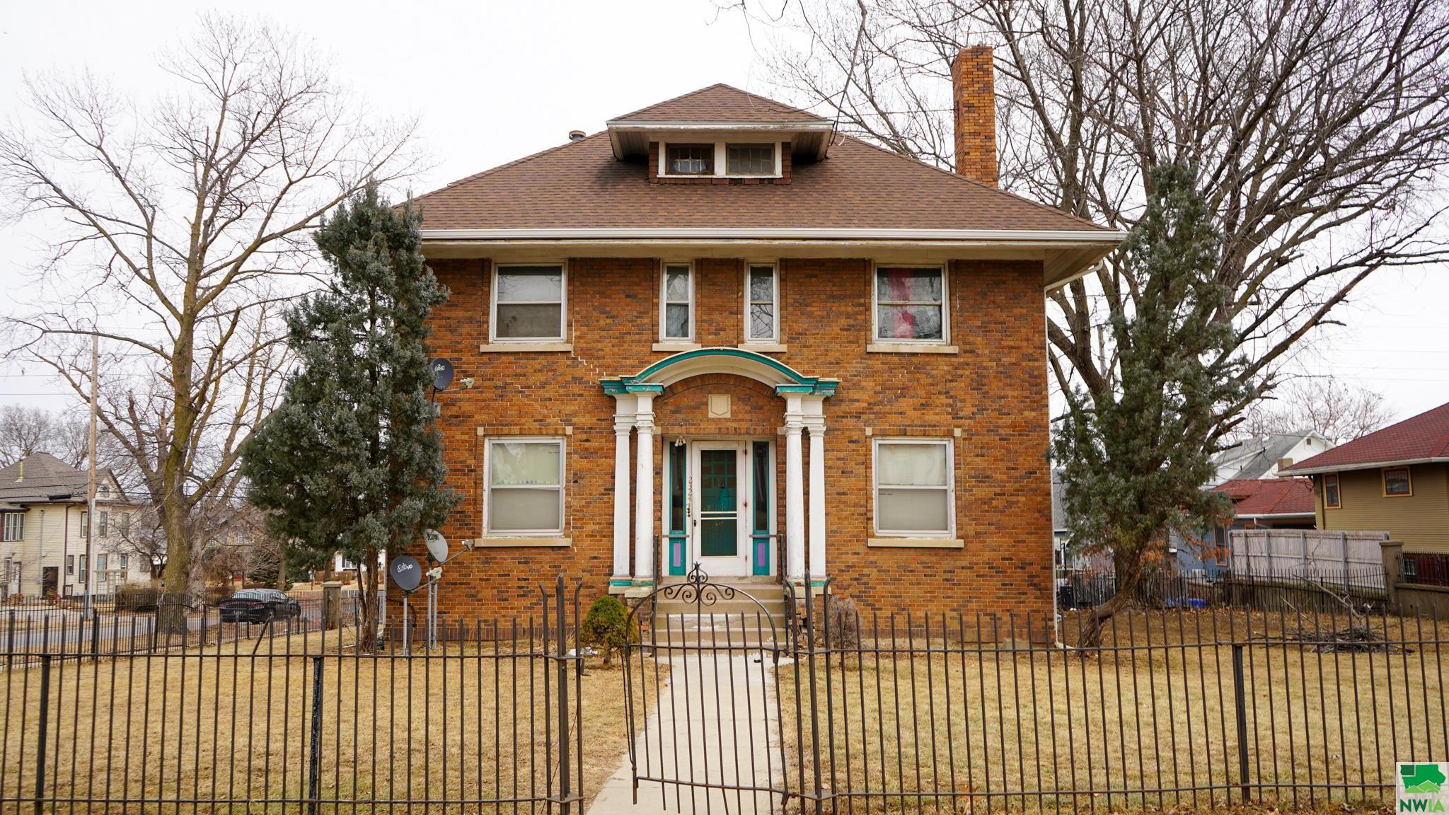 2324 NEBRASKA ST, Sioux City, IA 51104 