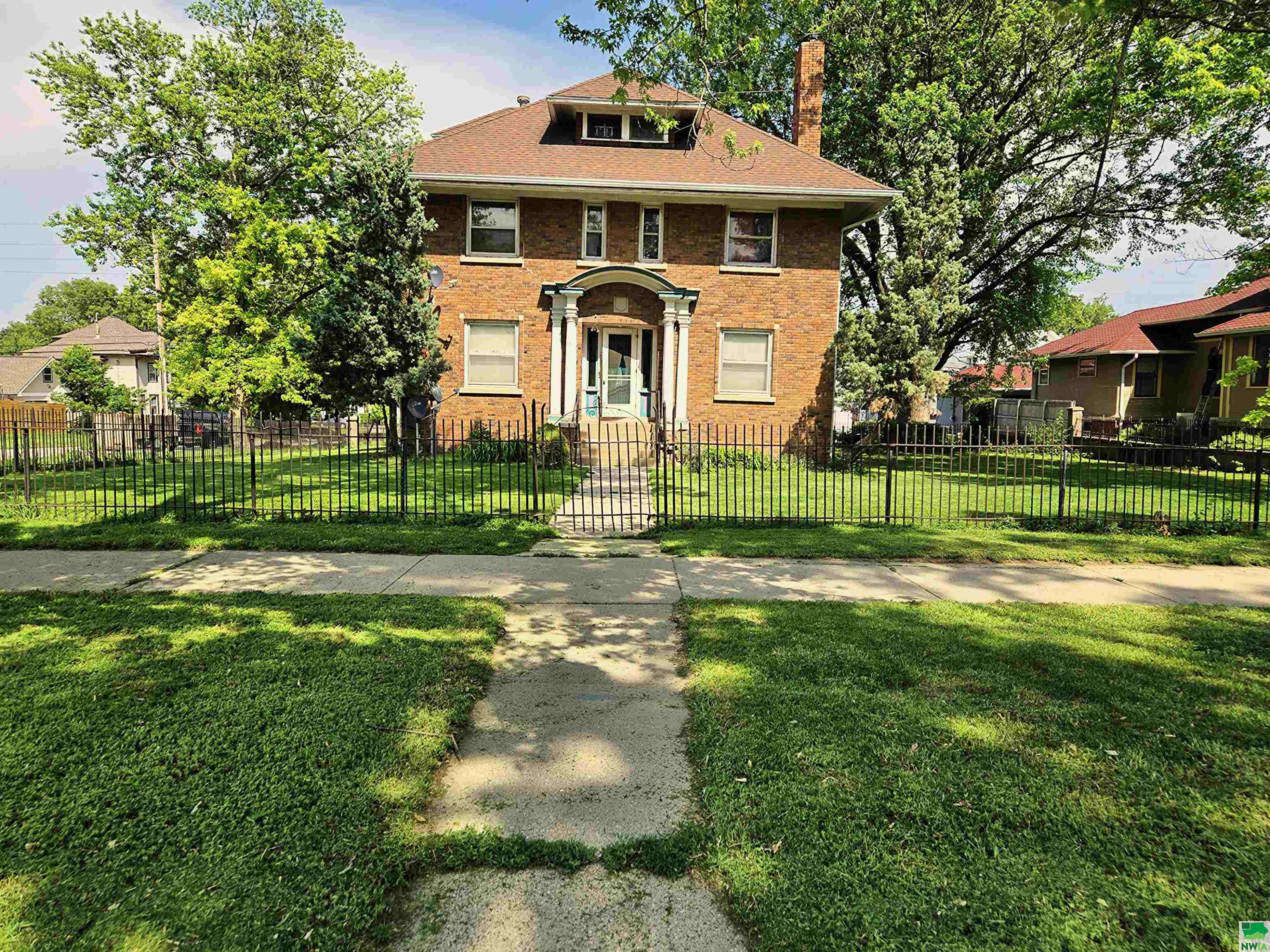 2324 NEBRASKA ST, Sioux City, IA 51104 