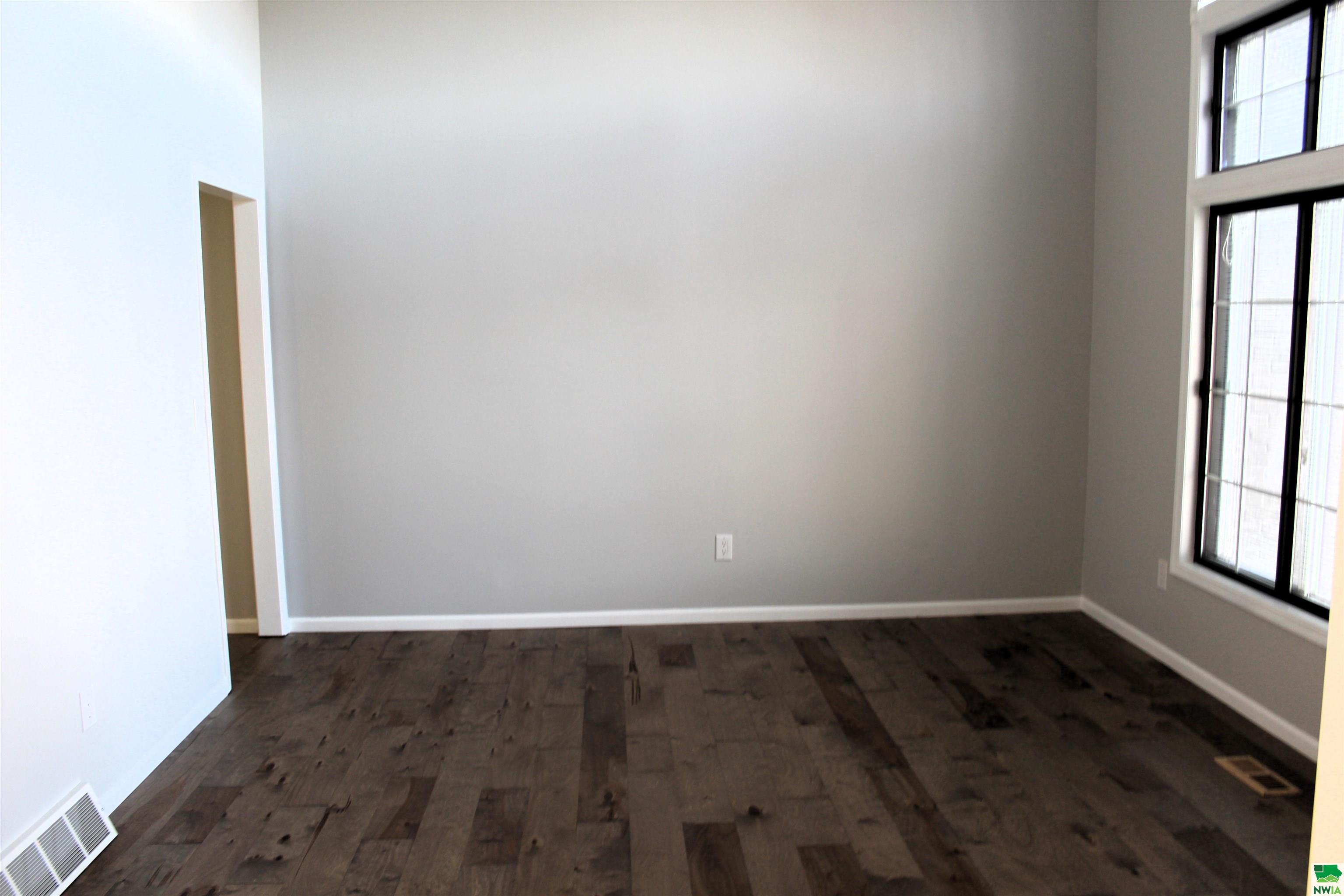 MLS #827579