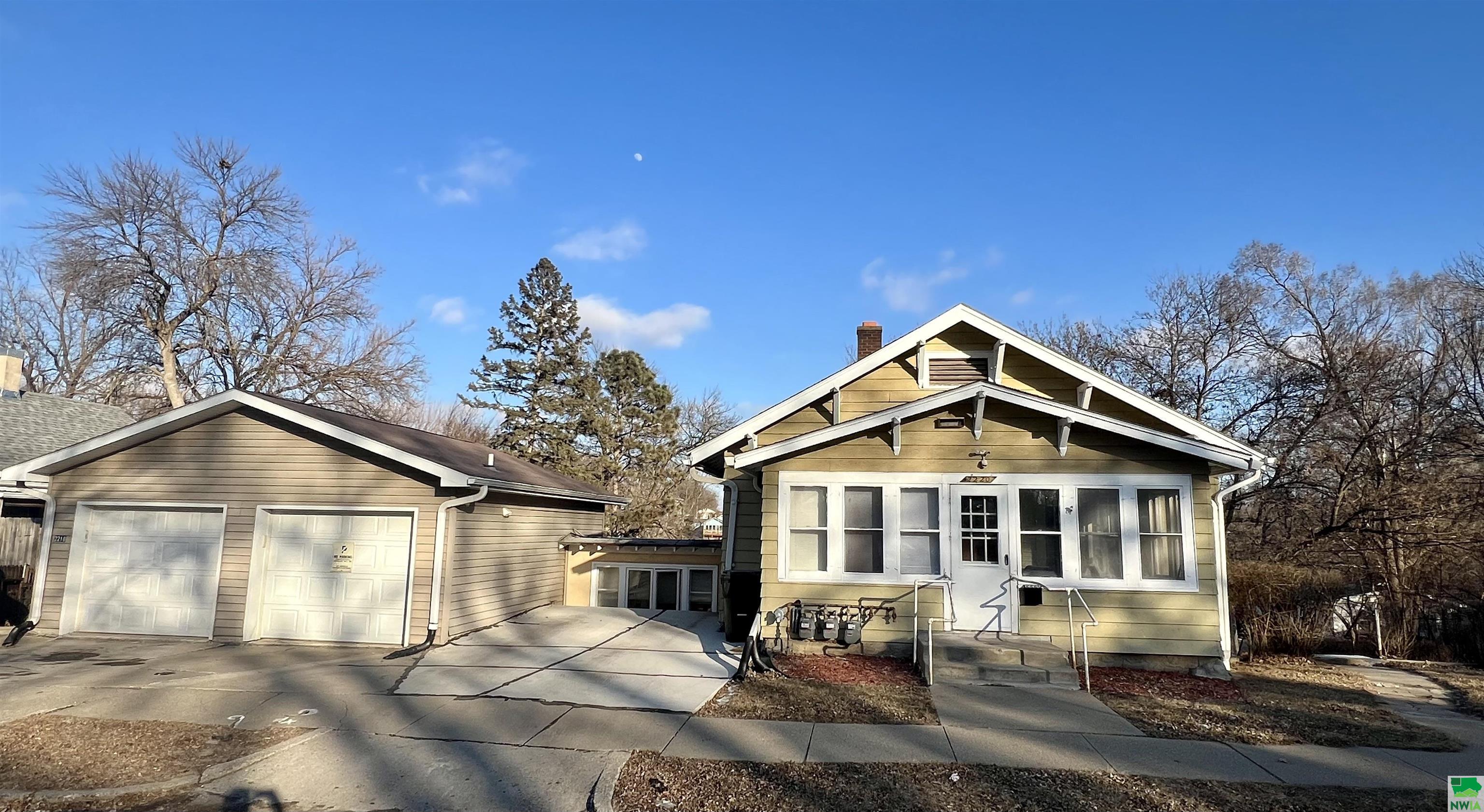 2220 LEMON ST S, Sioux City, IA 51106 