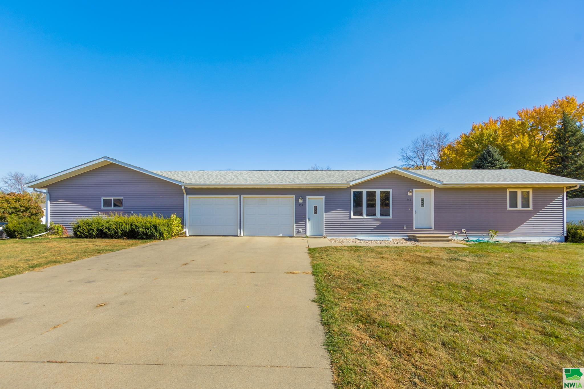 552/554 6th Ave NW, Sioux Center, IA 51250 