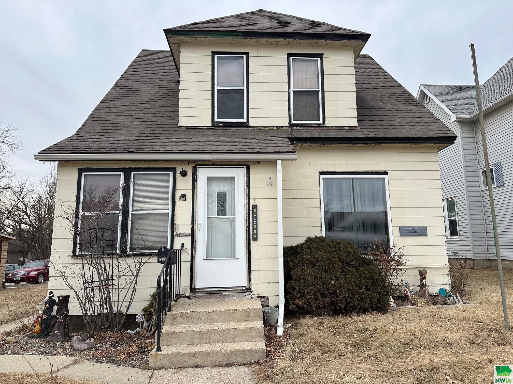 217 Roosevelt Avenue N, Cherokee, IA 51012 