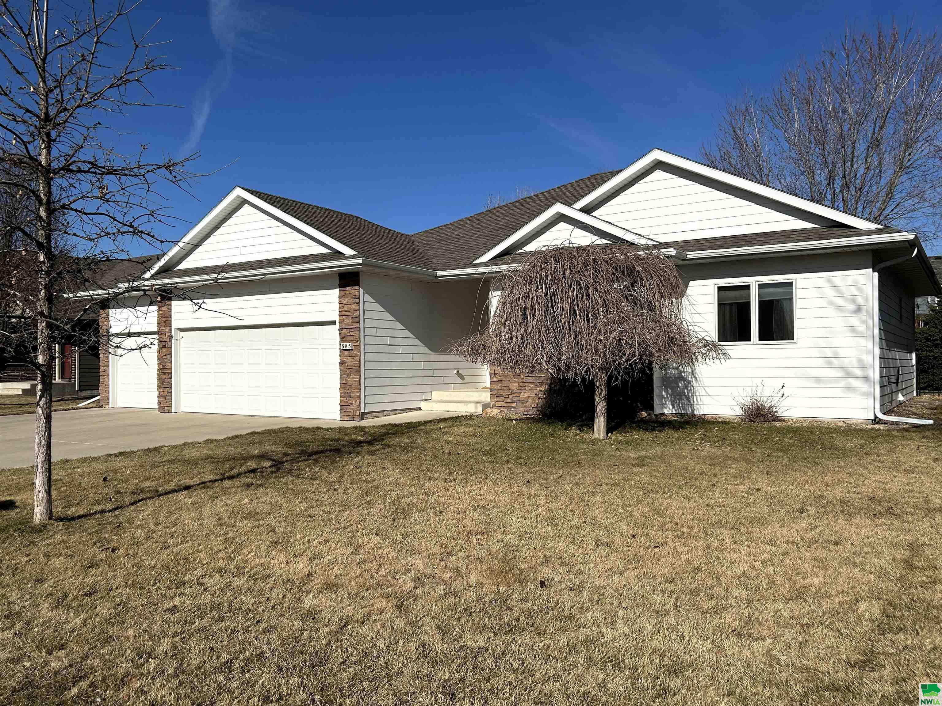685 Meadowlark Circle, Dakota Dunes, SD 57049 