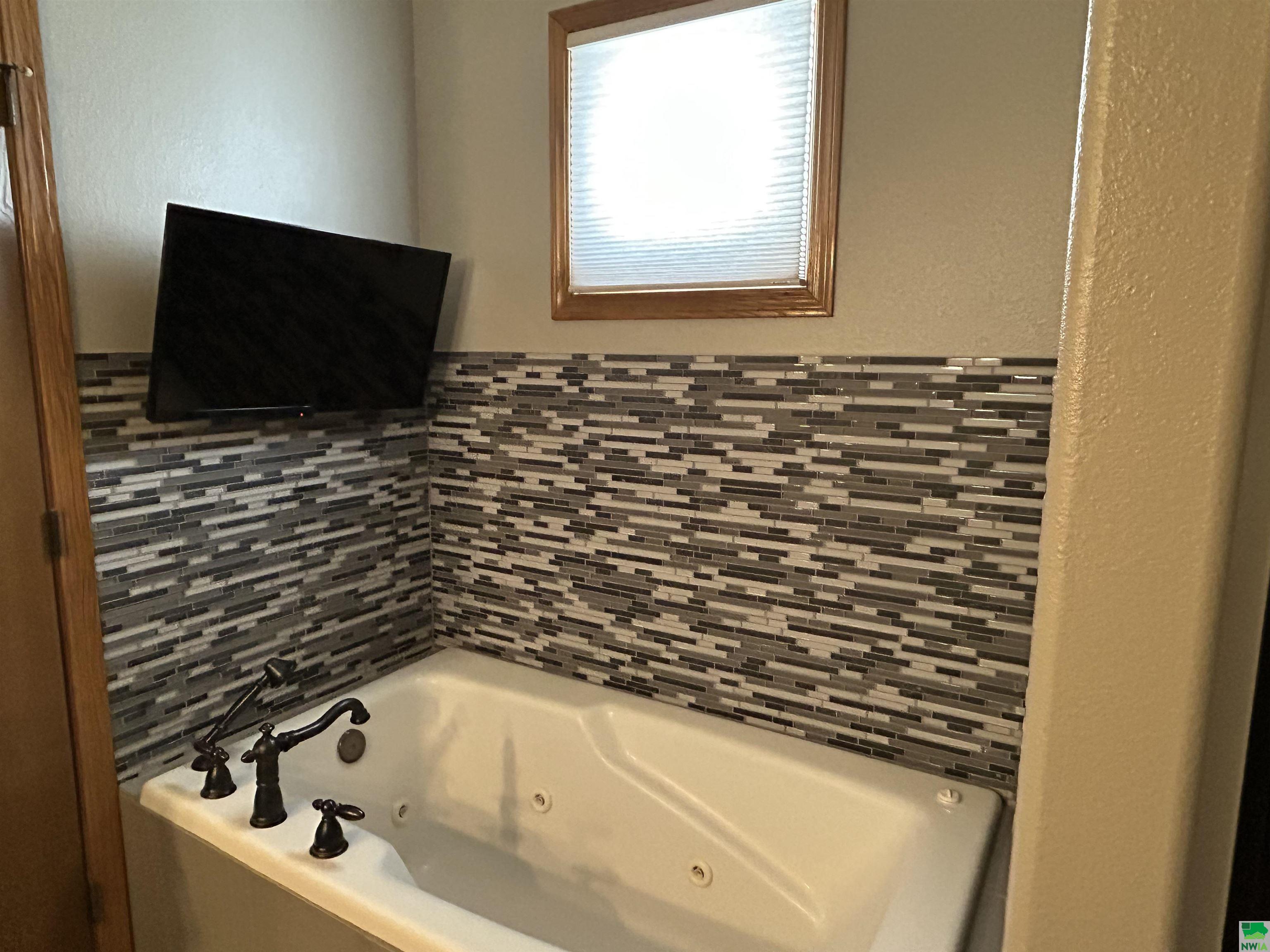 MLS #827640