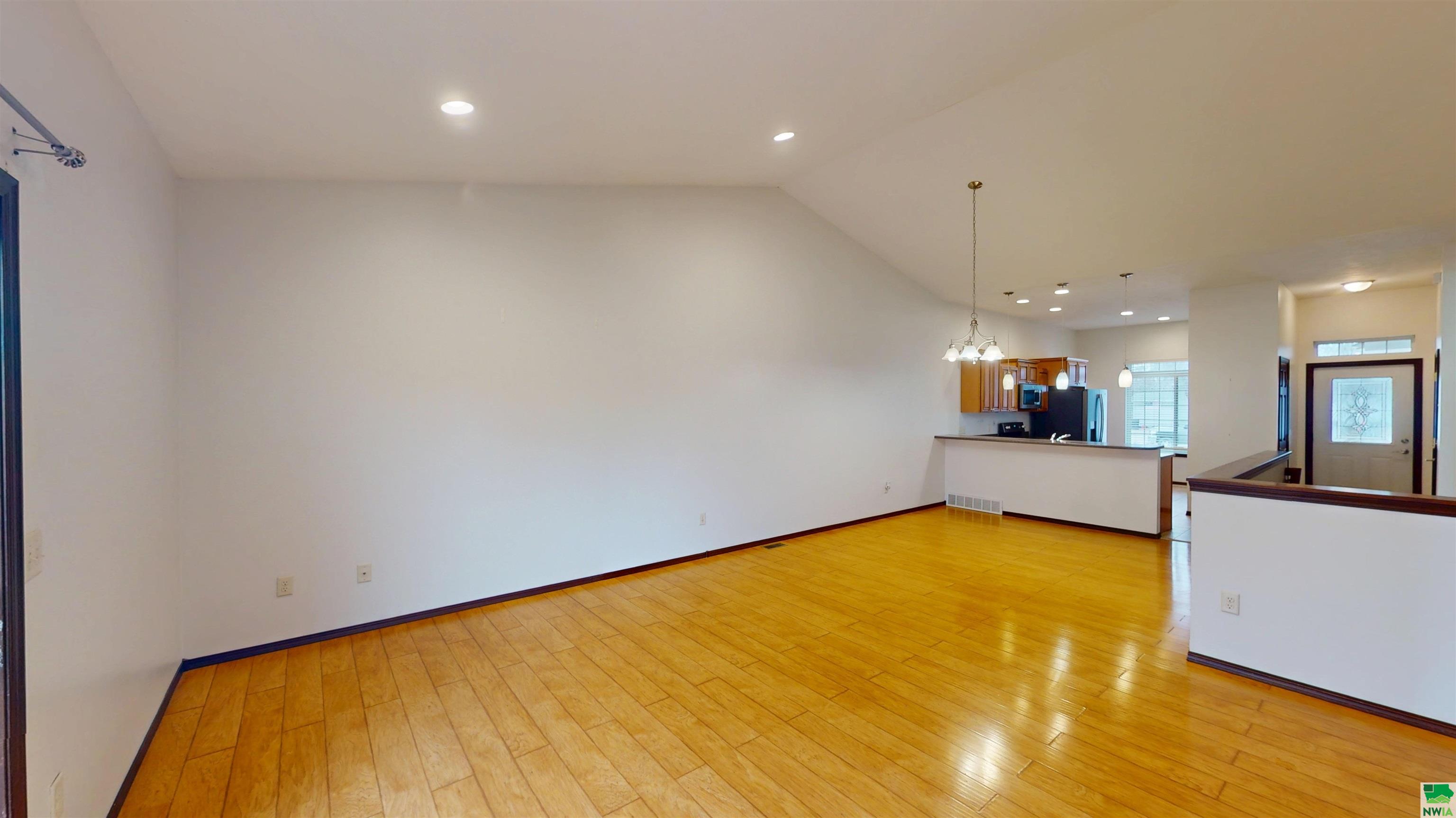 MLS #827644