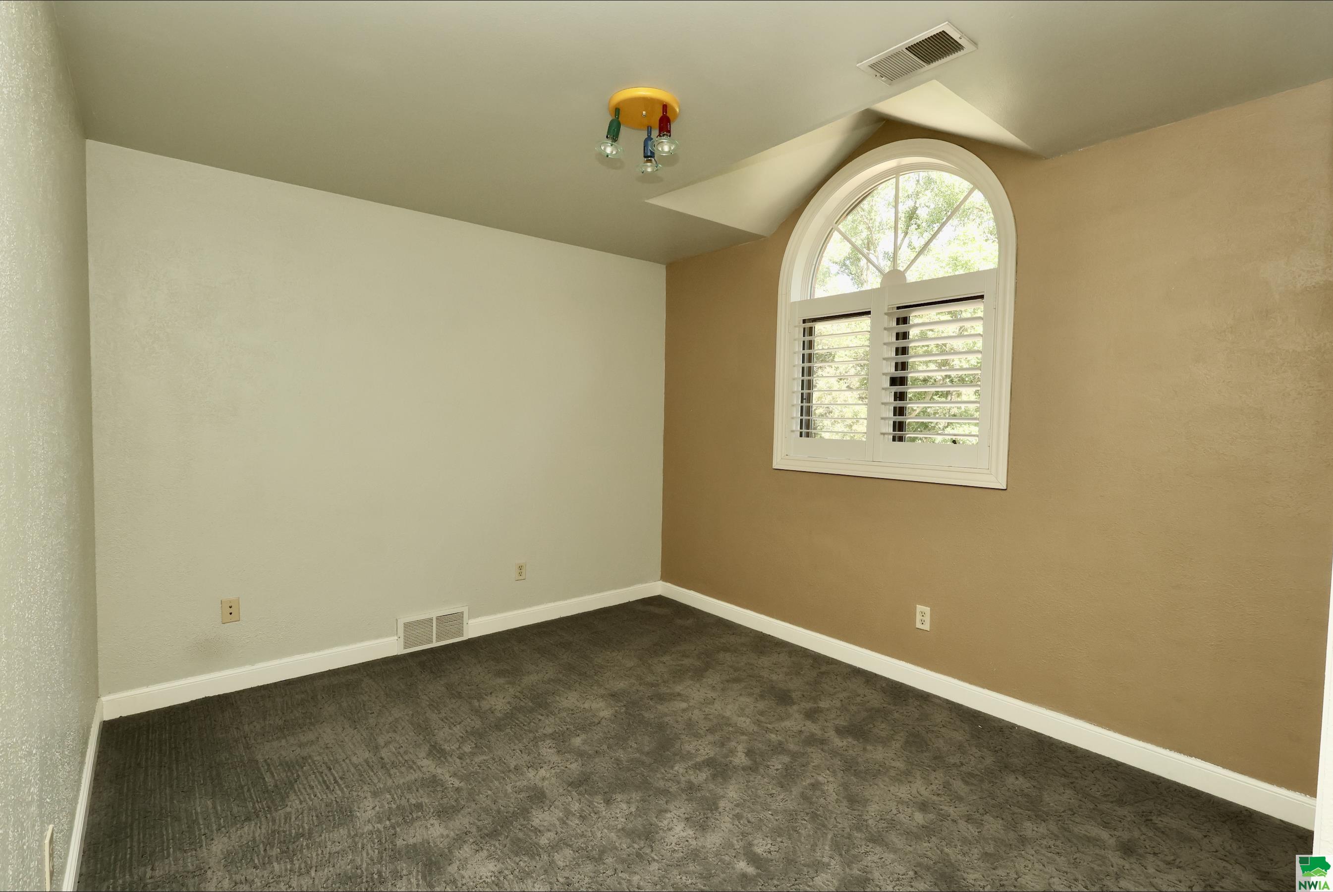 MLS #827645