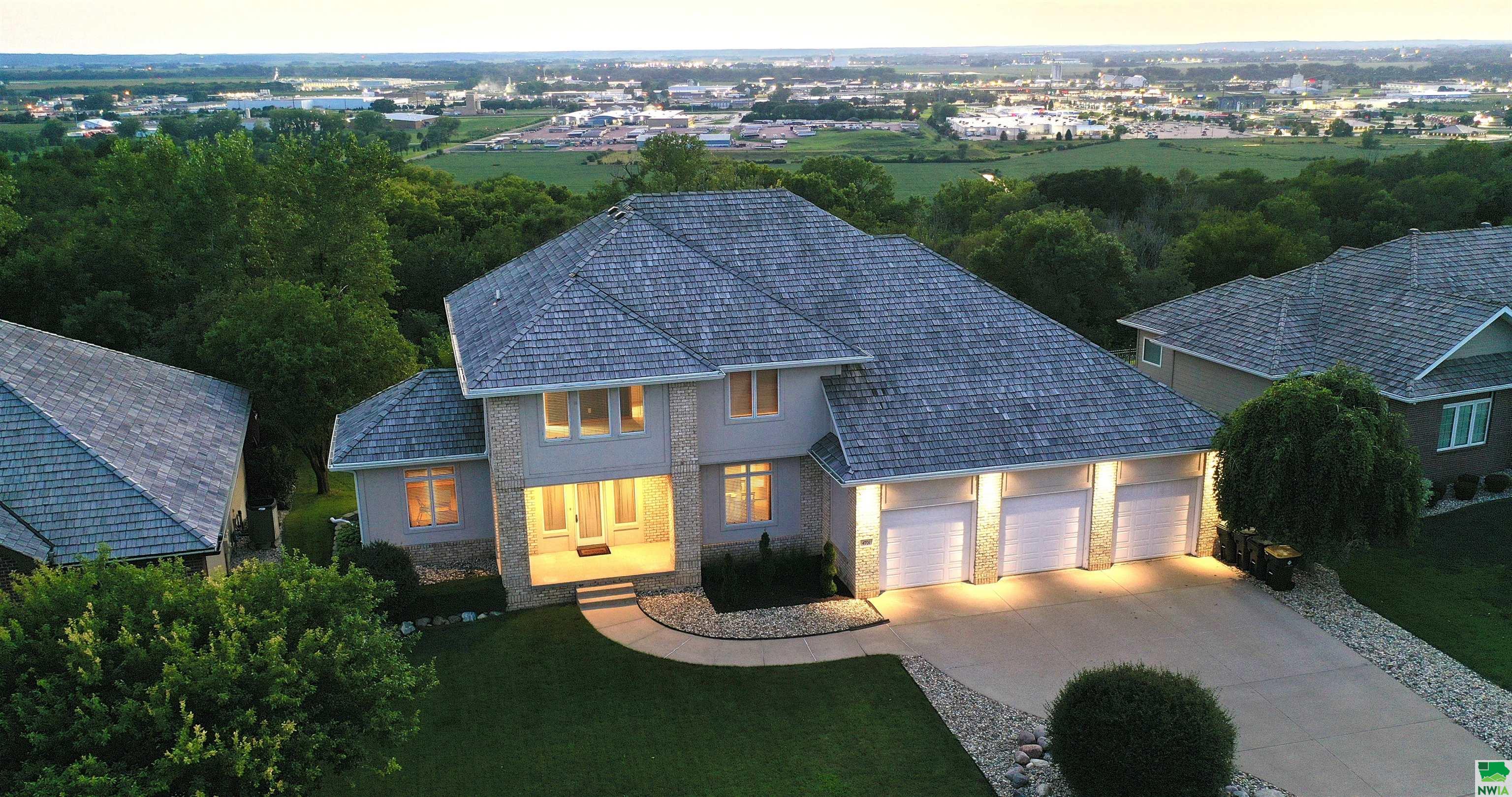4701 Grayhawk Ridge Drive, Sioux City, IA 51106 