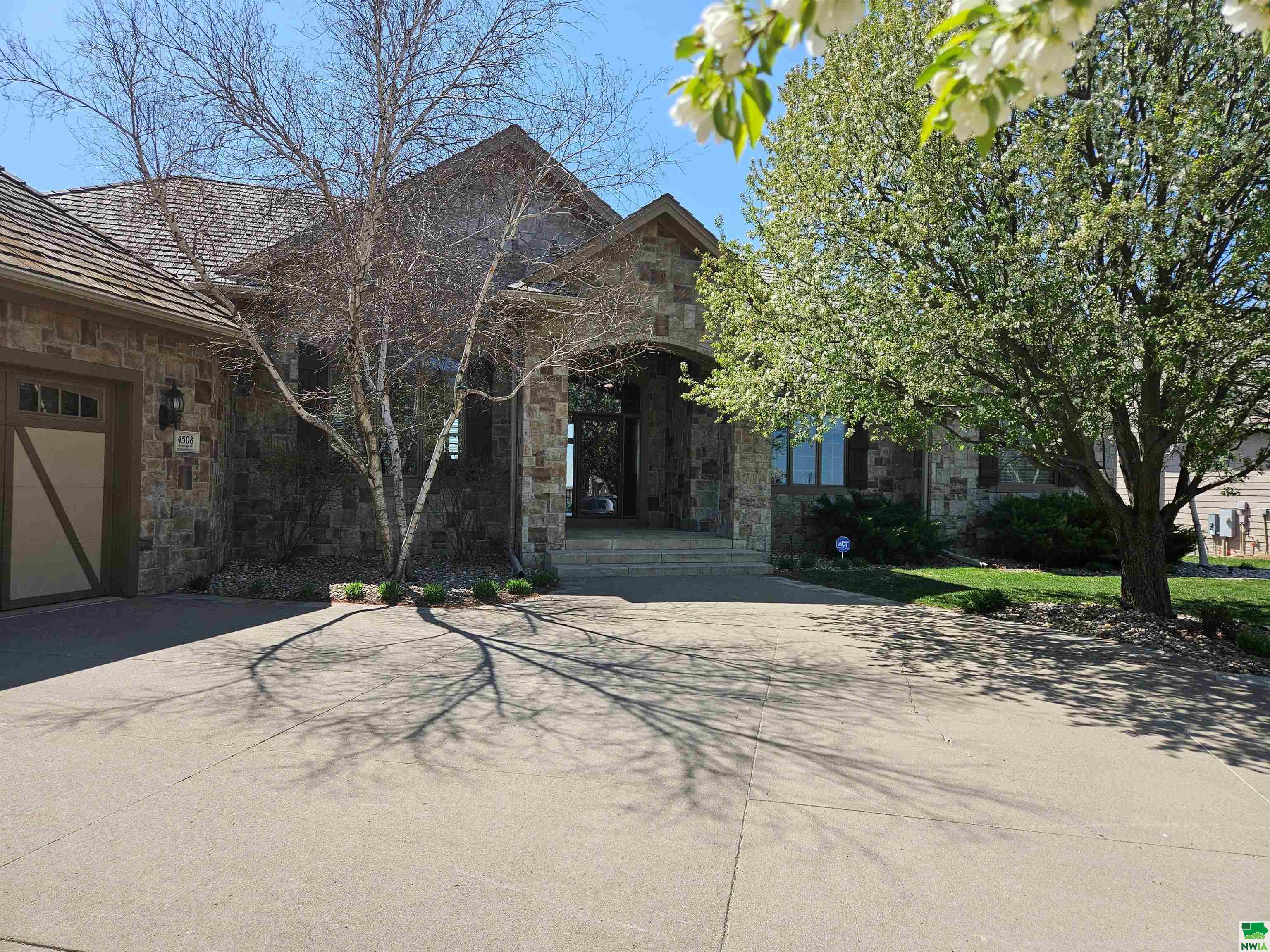 4508 Stoneridge Point, Sioux City, IA 51106 