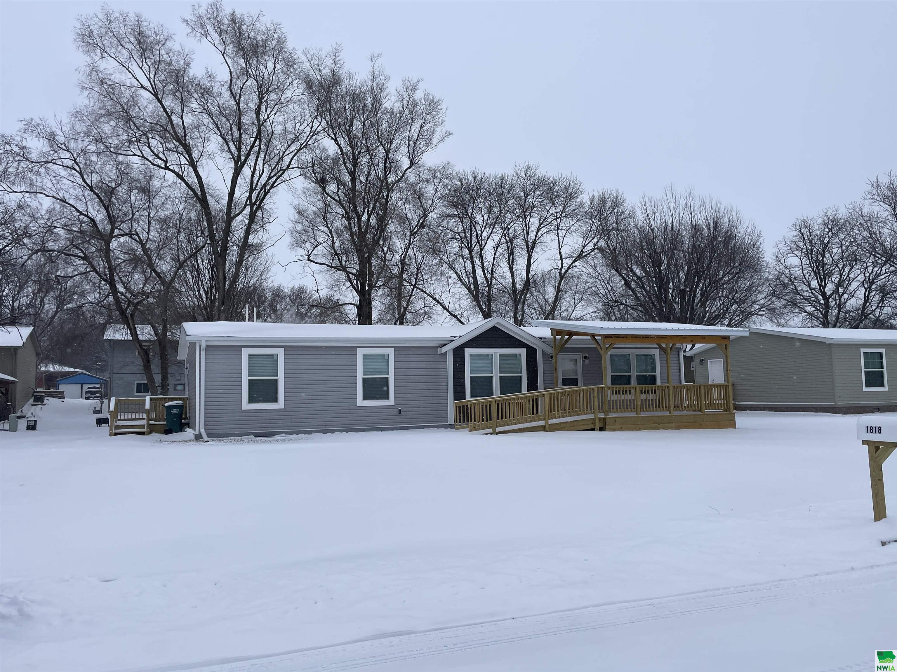 1818 Ave K, Hawarden, IA 51023 