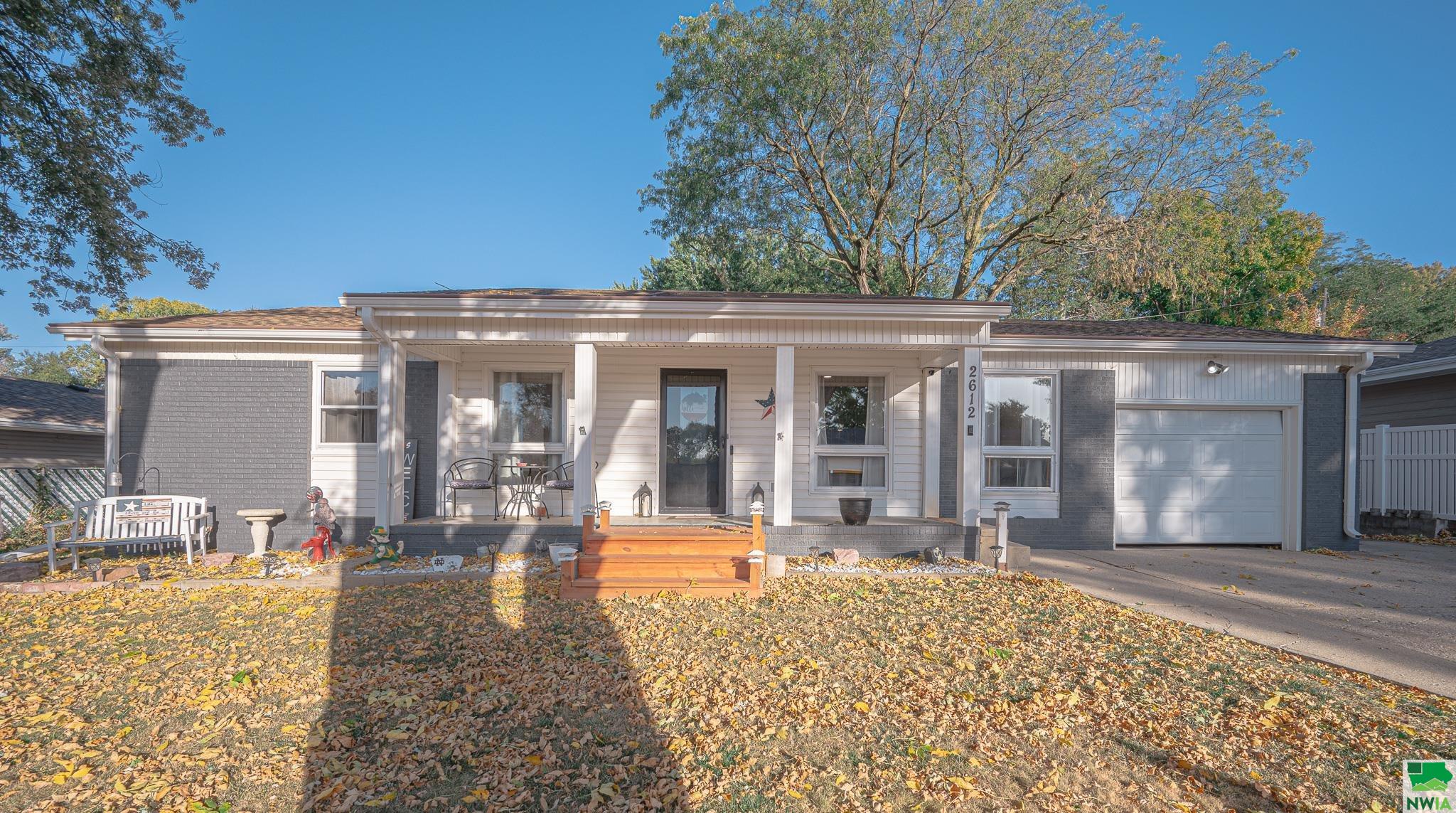 2612 Lyons S, Sioux City, IA 51106 