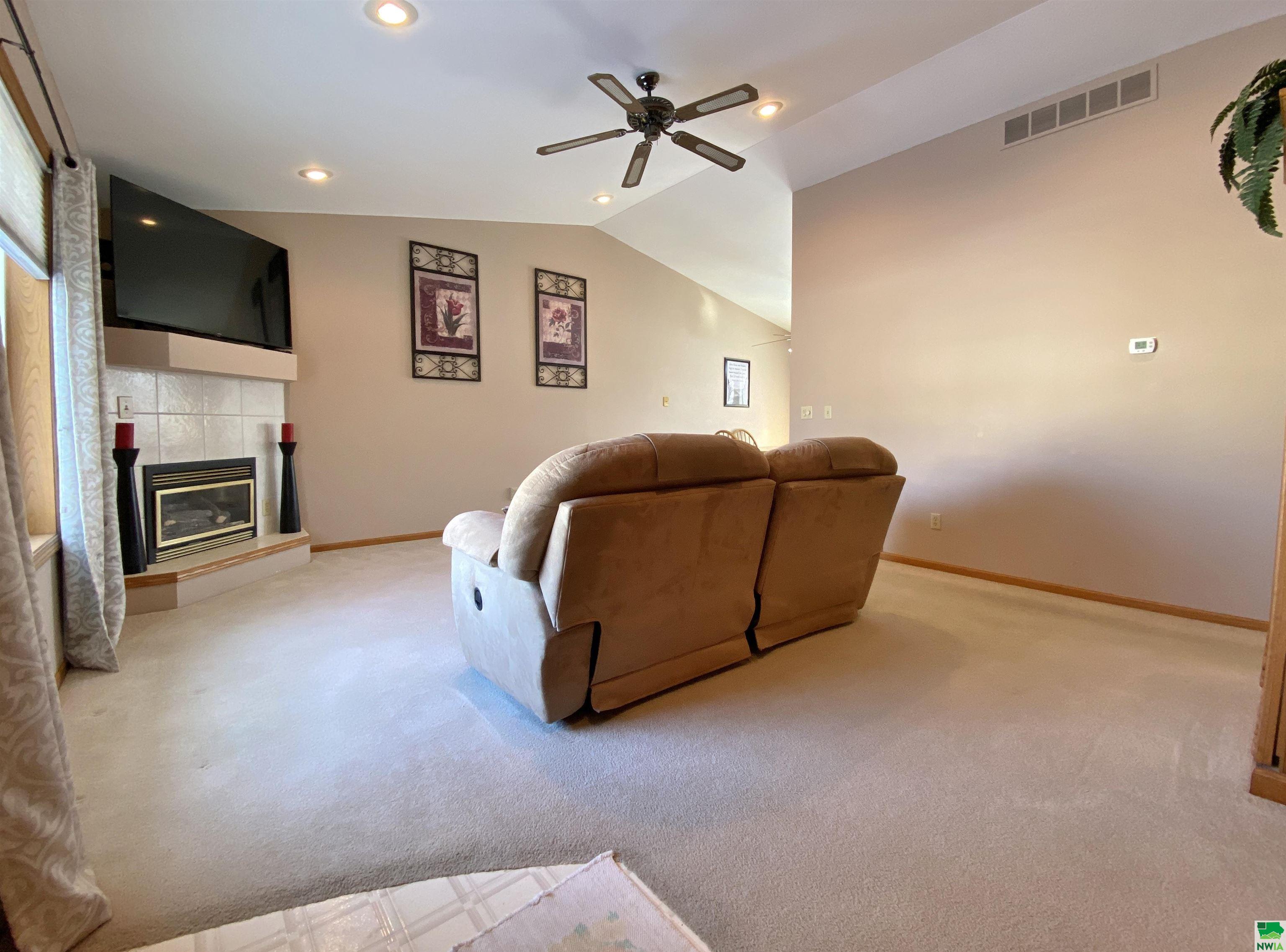 MLS #827660