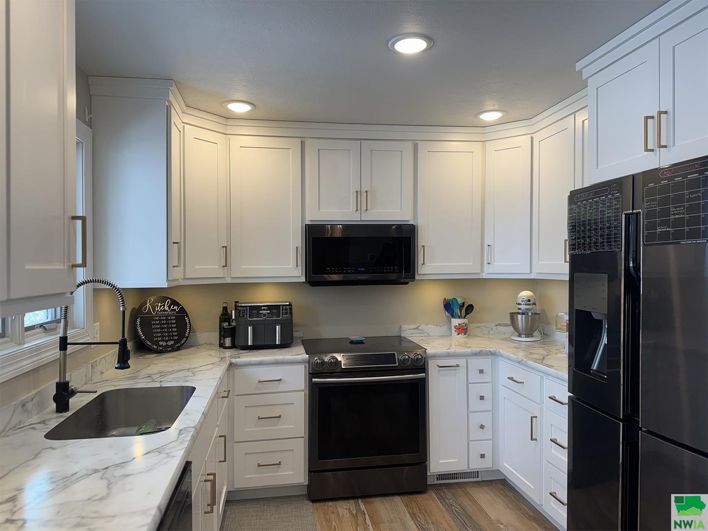 MLS #827677