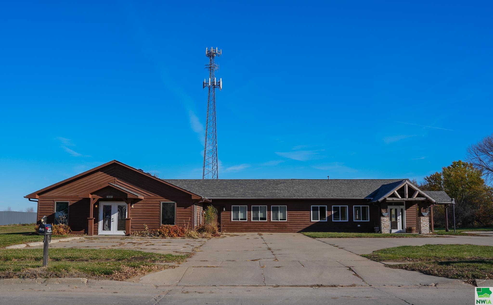 825 Norbeck St N, Vermillion, SD 57069 