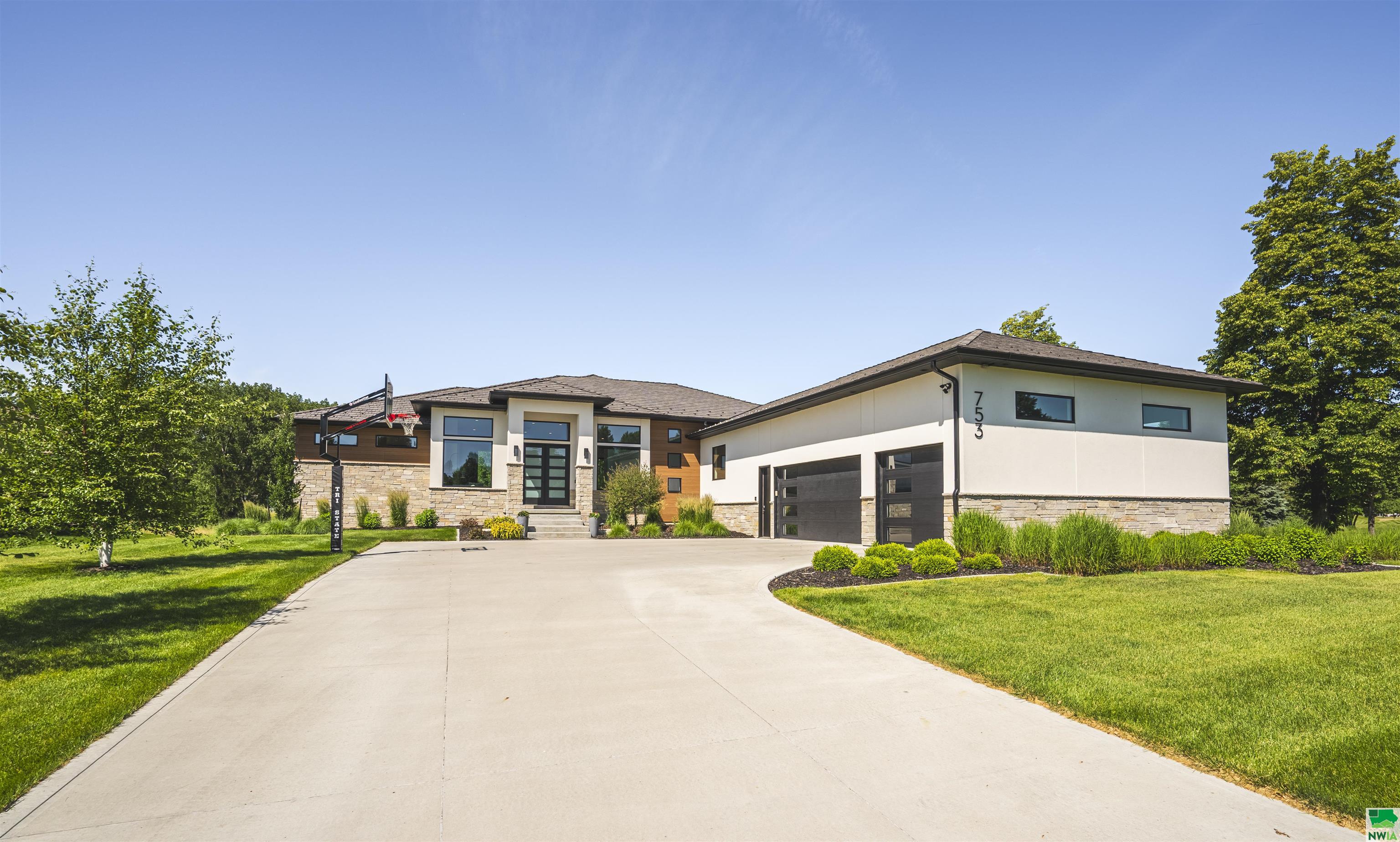 753 Crooked Tree, Dakota Dunes, SD 57049 