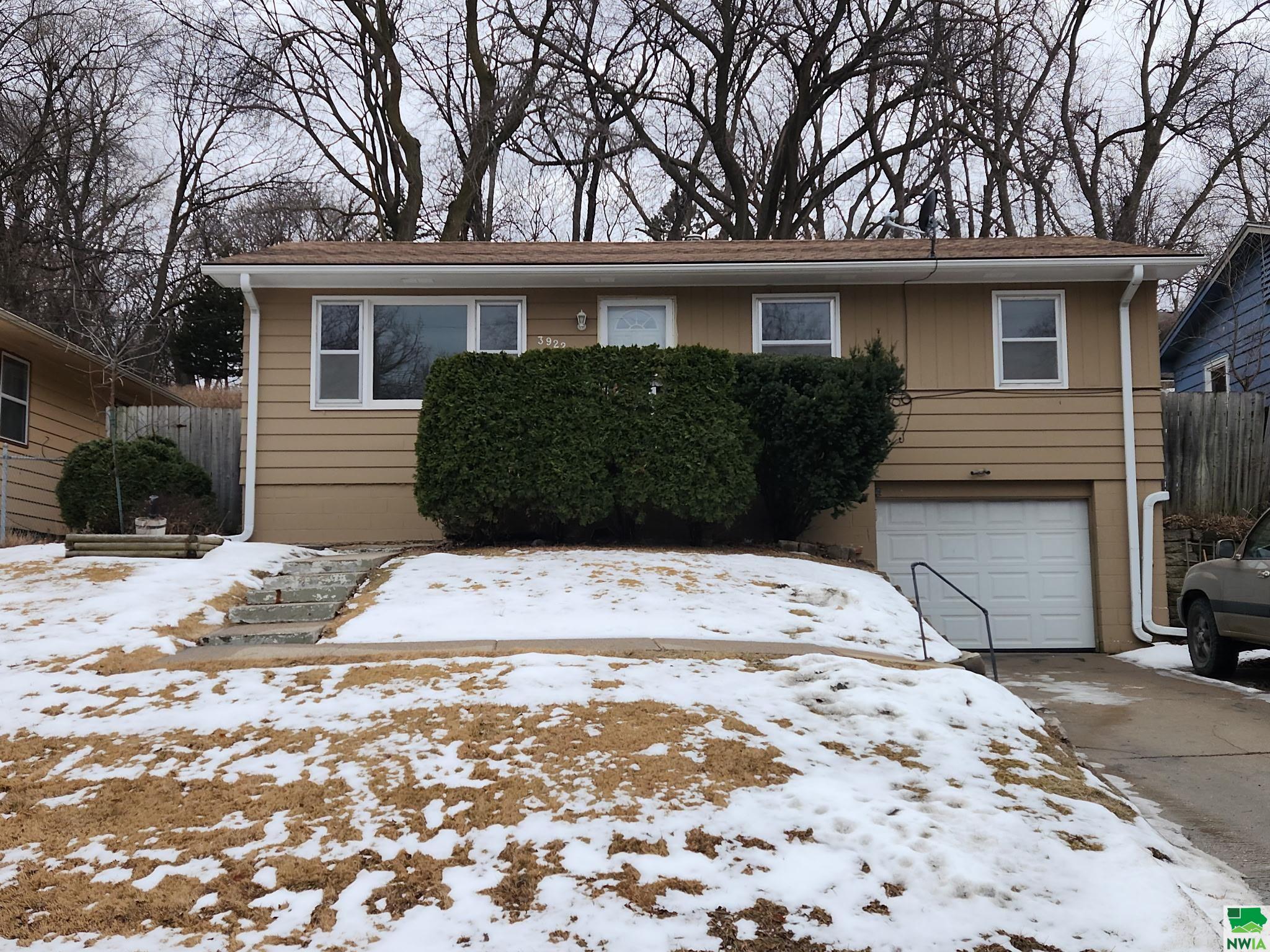 3922 Elmdale Avenue, Sioux City, IA 51103 