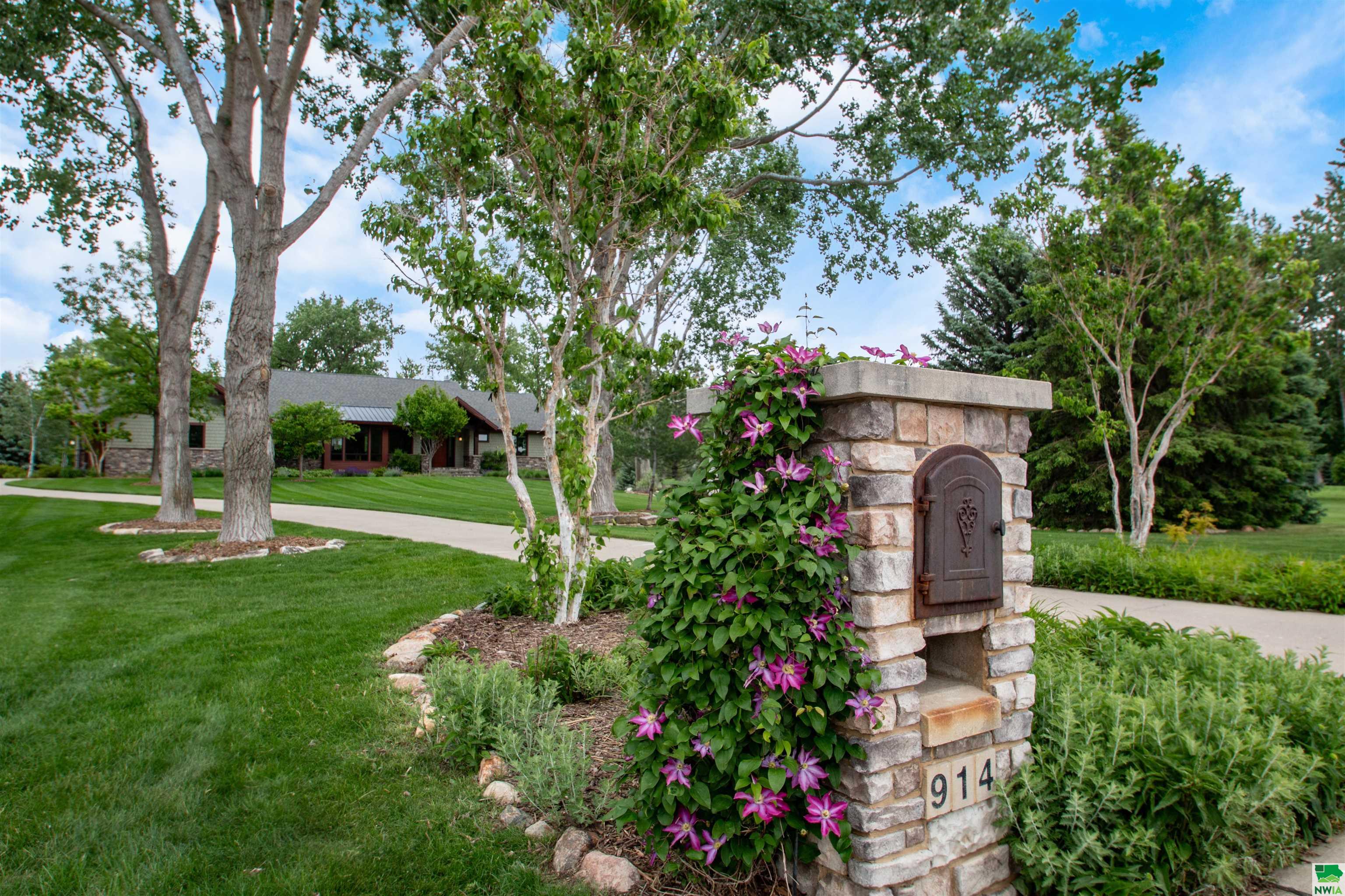 914 Wynstone Drive, Jefferson, SD 57038 