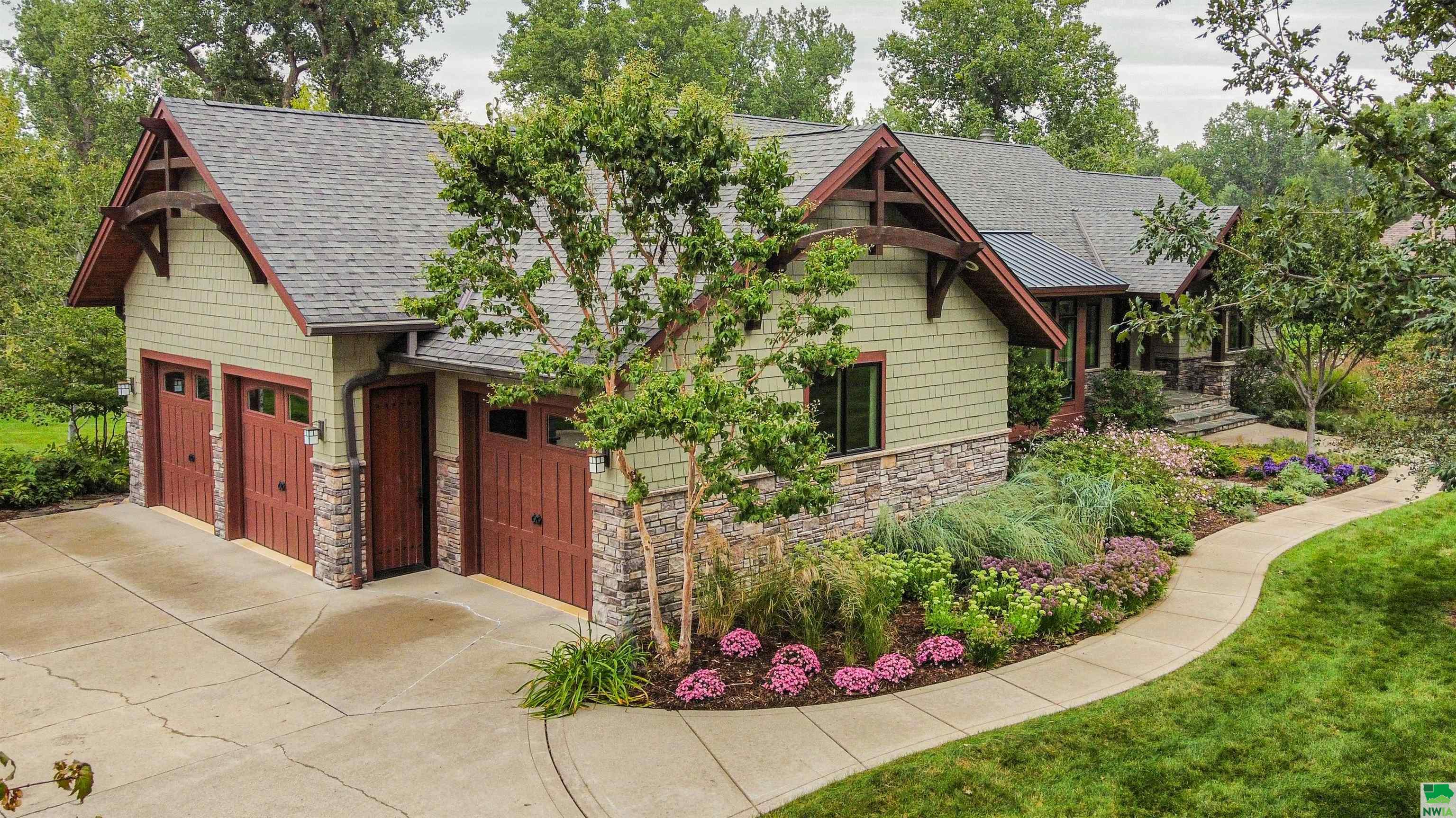 914 Wynstone Drive, Jefferson, SD 57038 