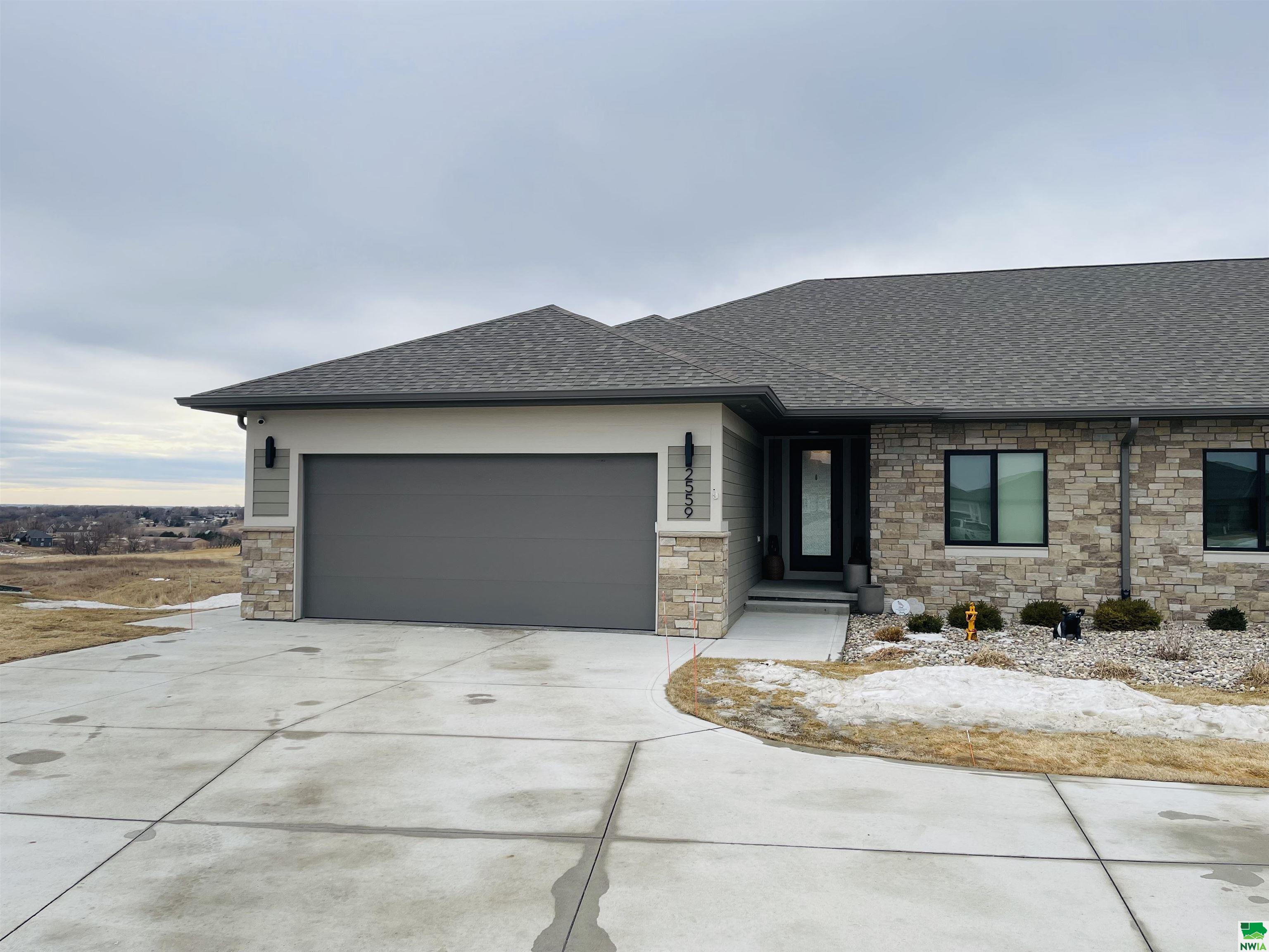 2559 Insignia Circle, Sioux City, IA 51106 