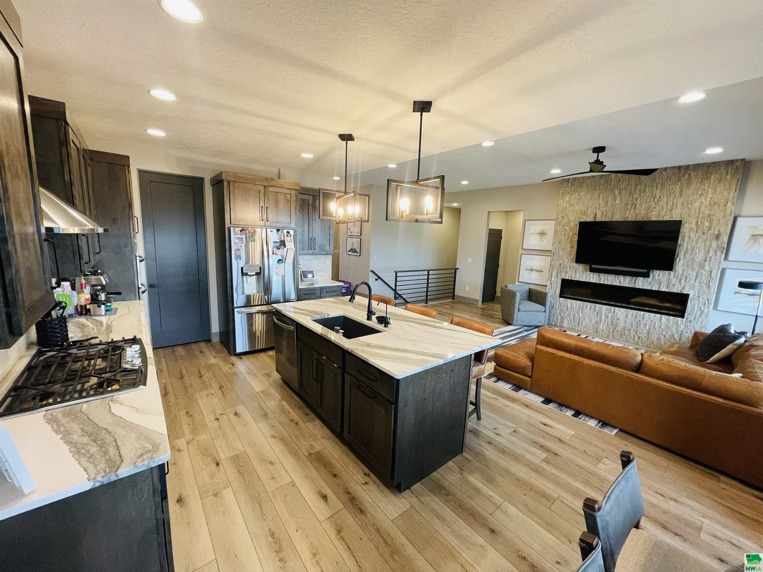 MLS #827784
