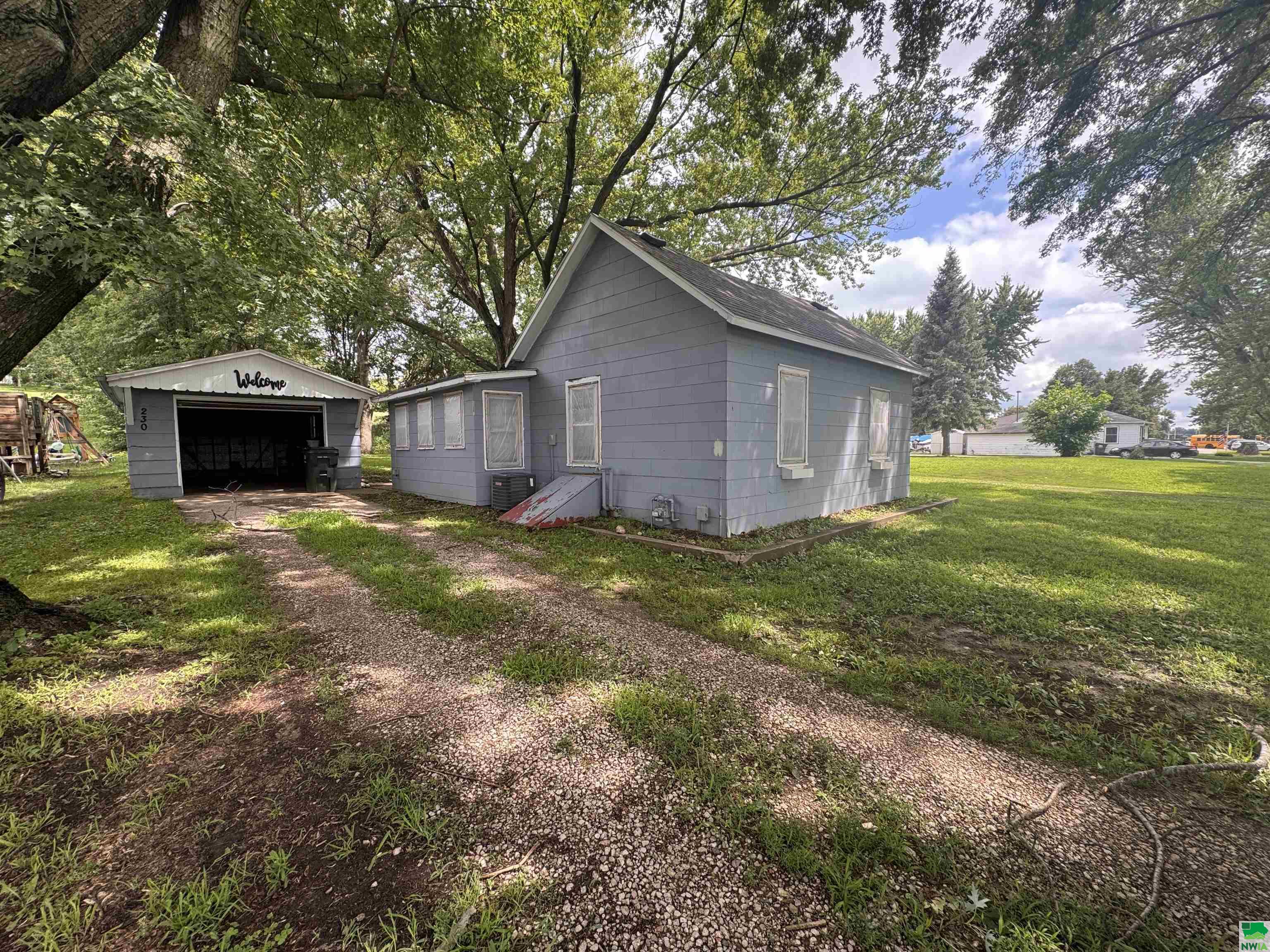 230 1st St S, Moville, IA 51039 