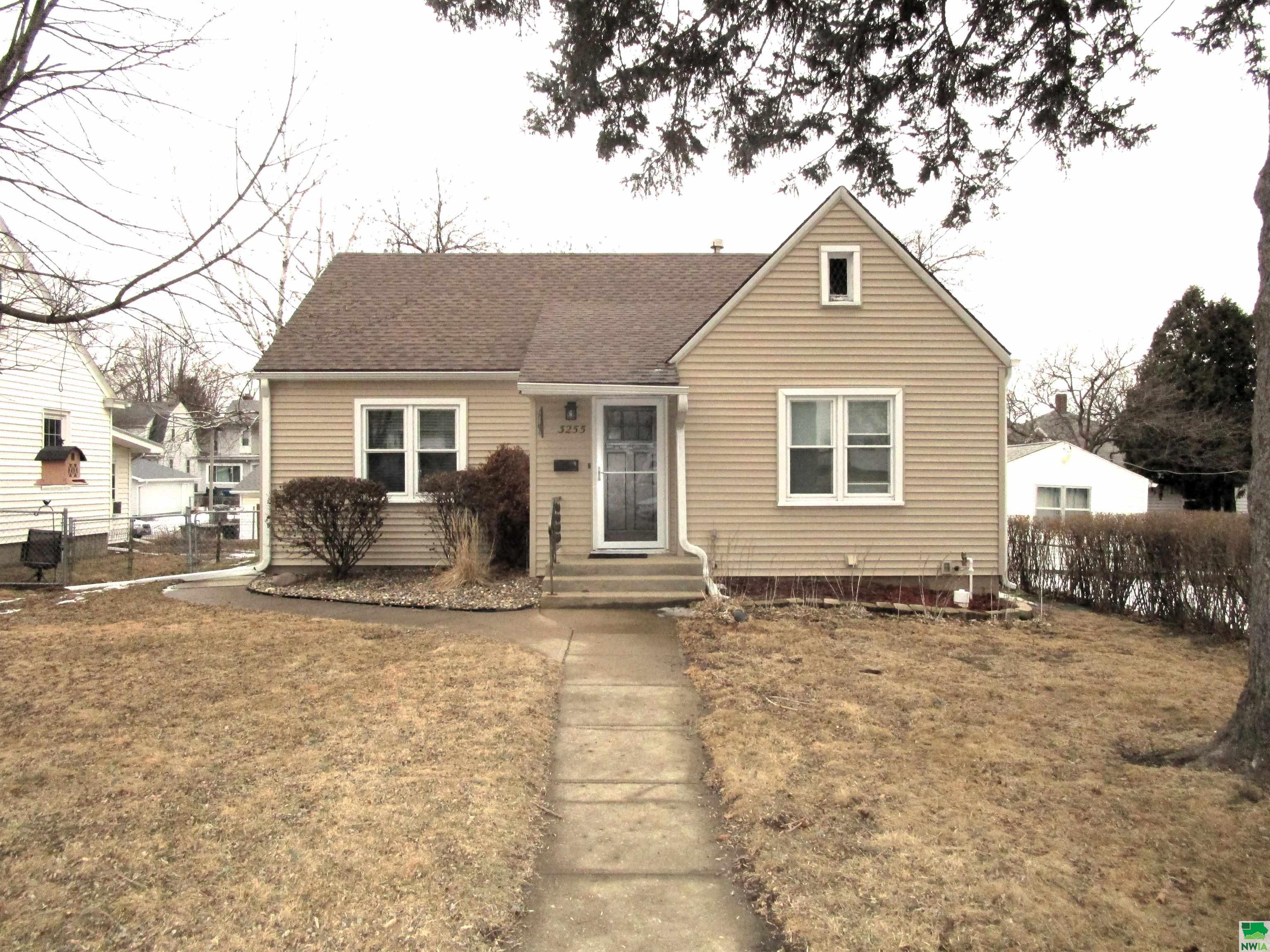 3255 Jones Street, Sioux City, IA 51104 