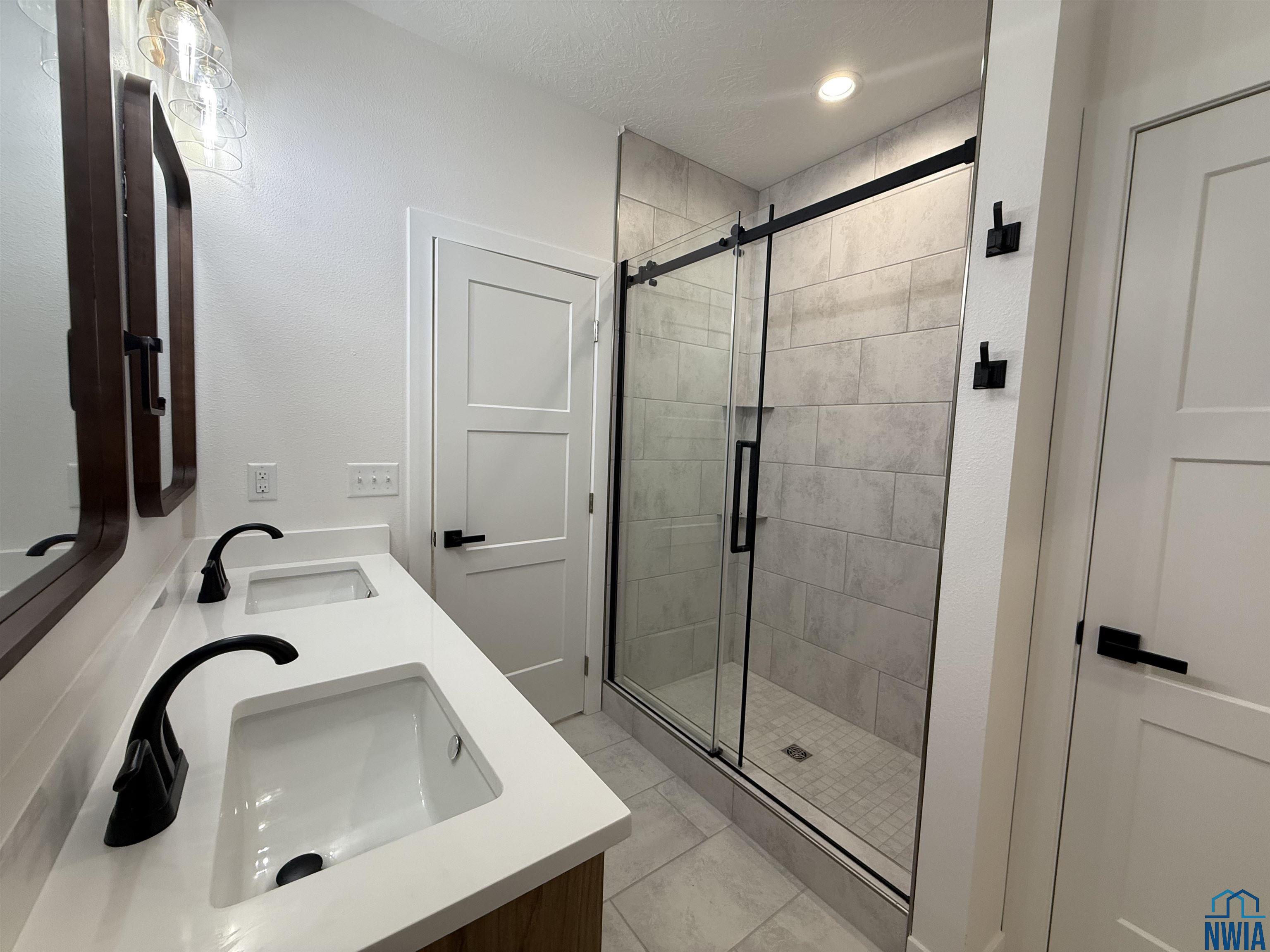 MLS #827822