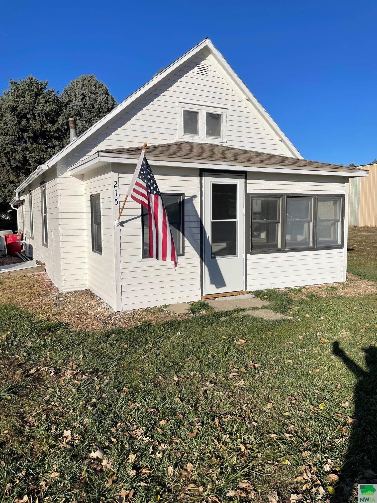 215 12th, Vermillion, SD 57069 