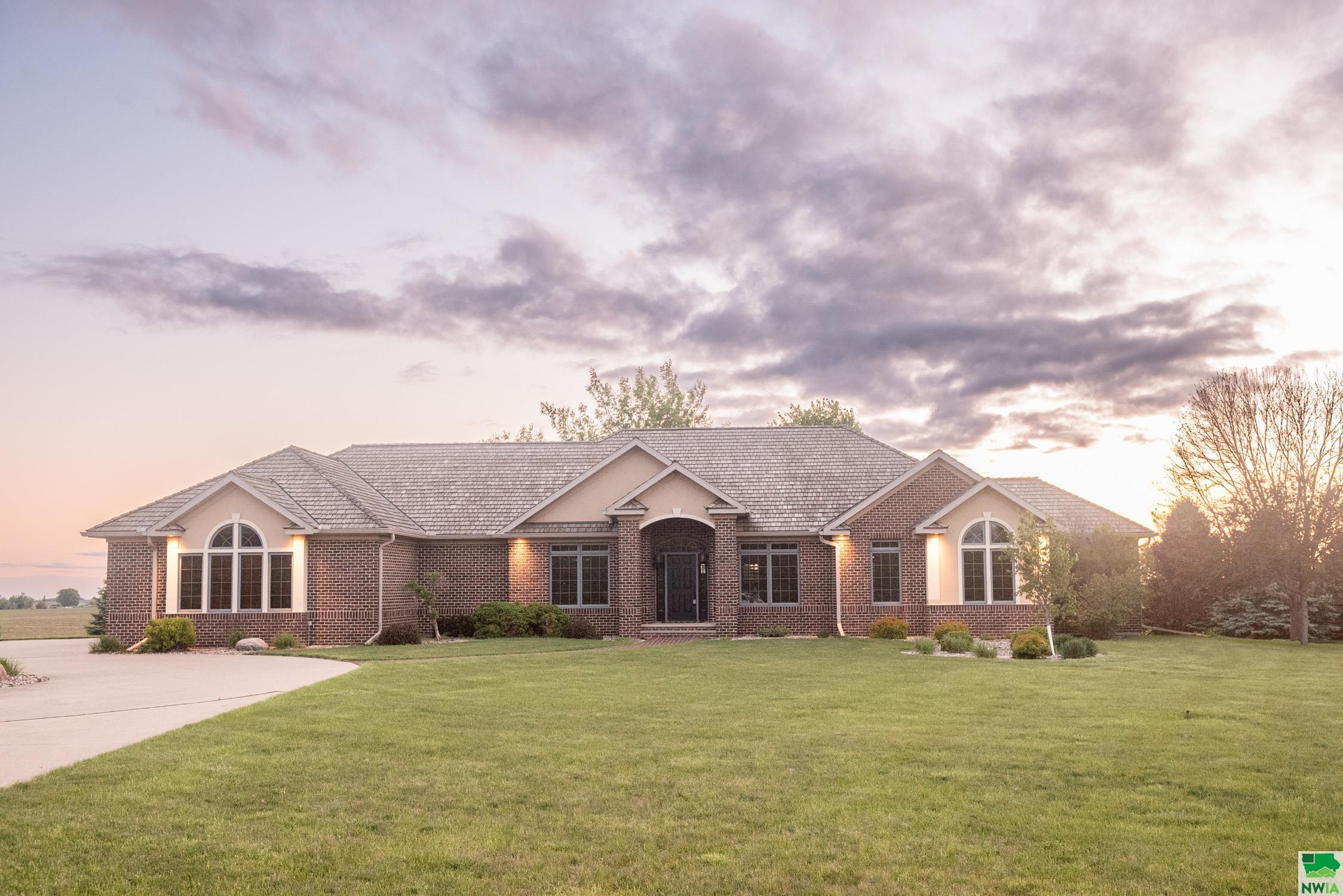2008 ARIZONA AVE NW, Orange City, IA 51041 