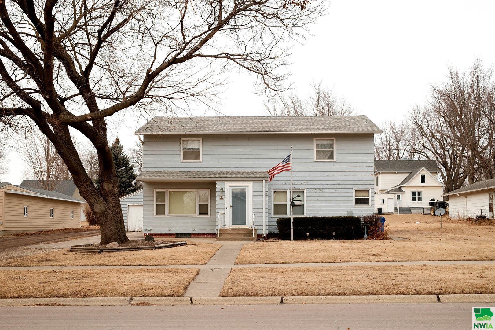 36 6th Street SE, Sioux Center, IA 51250 