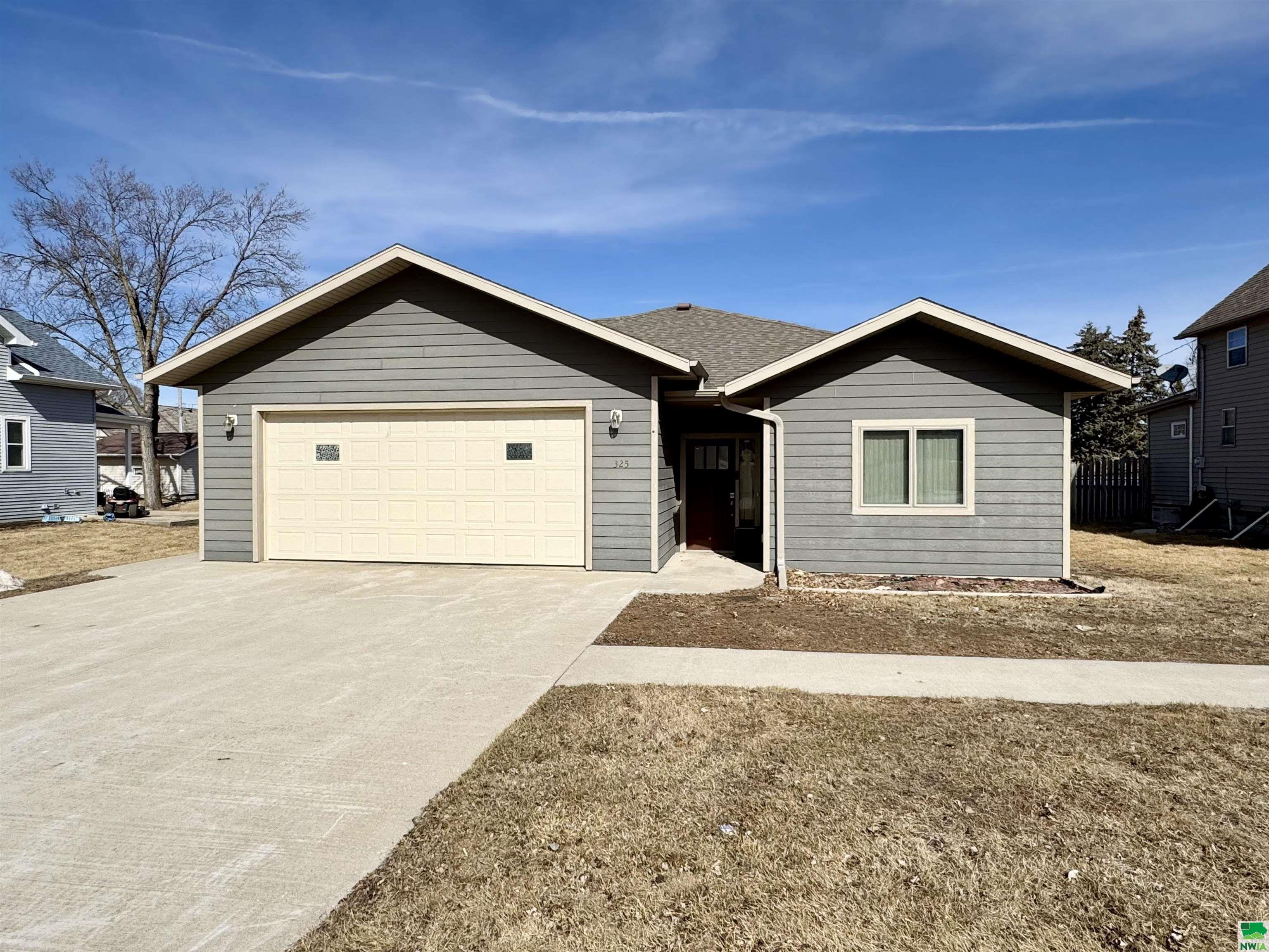325 Pine Street, Brunsville, IA 51008 