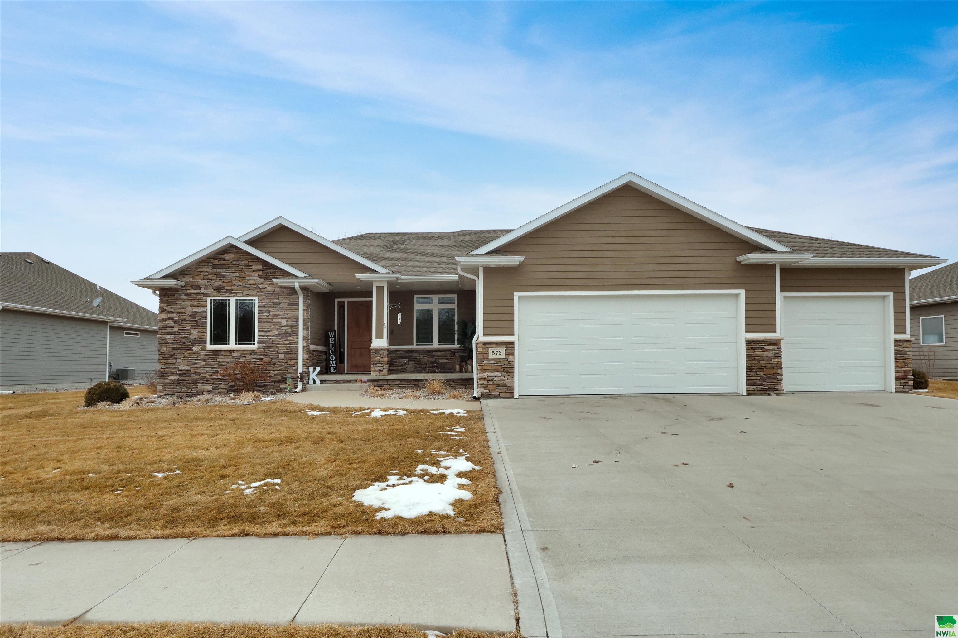 573 Sandstone Circle, Dakota Dunes, SD 57049 