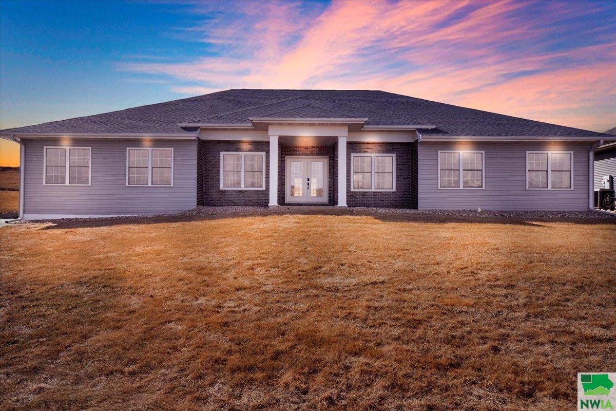 1105 S Falcon Ct, Hinton, IA 51024 