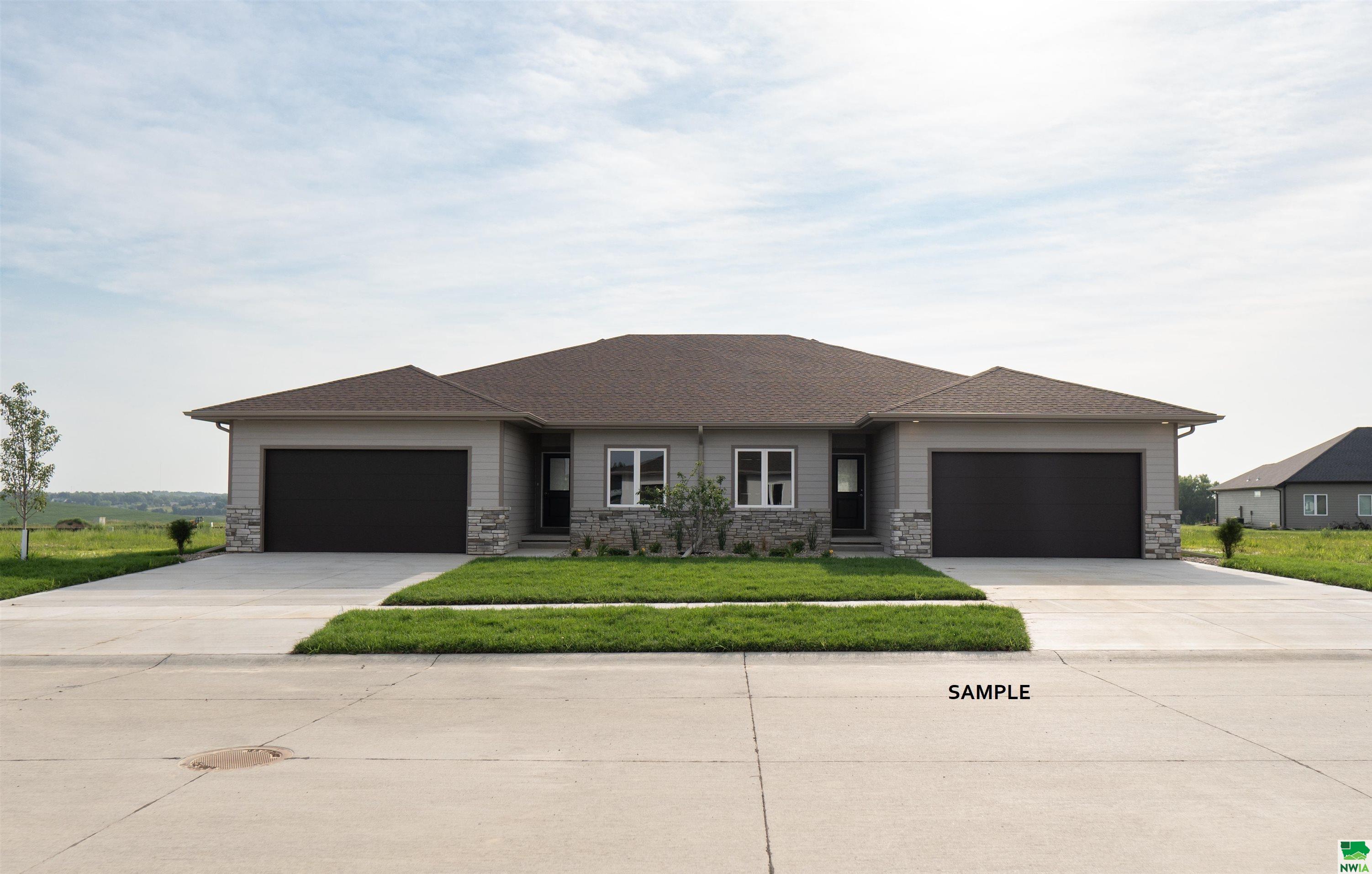 5233 Lynx Ct, Sioux City, IA 51106 