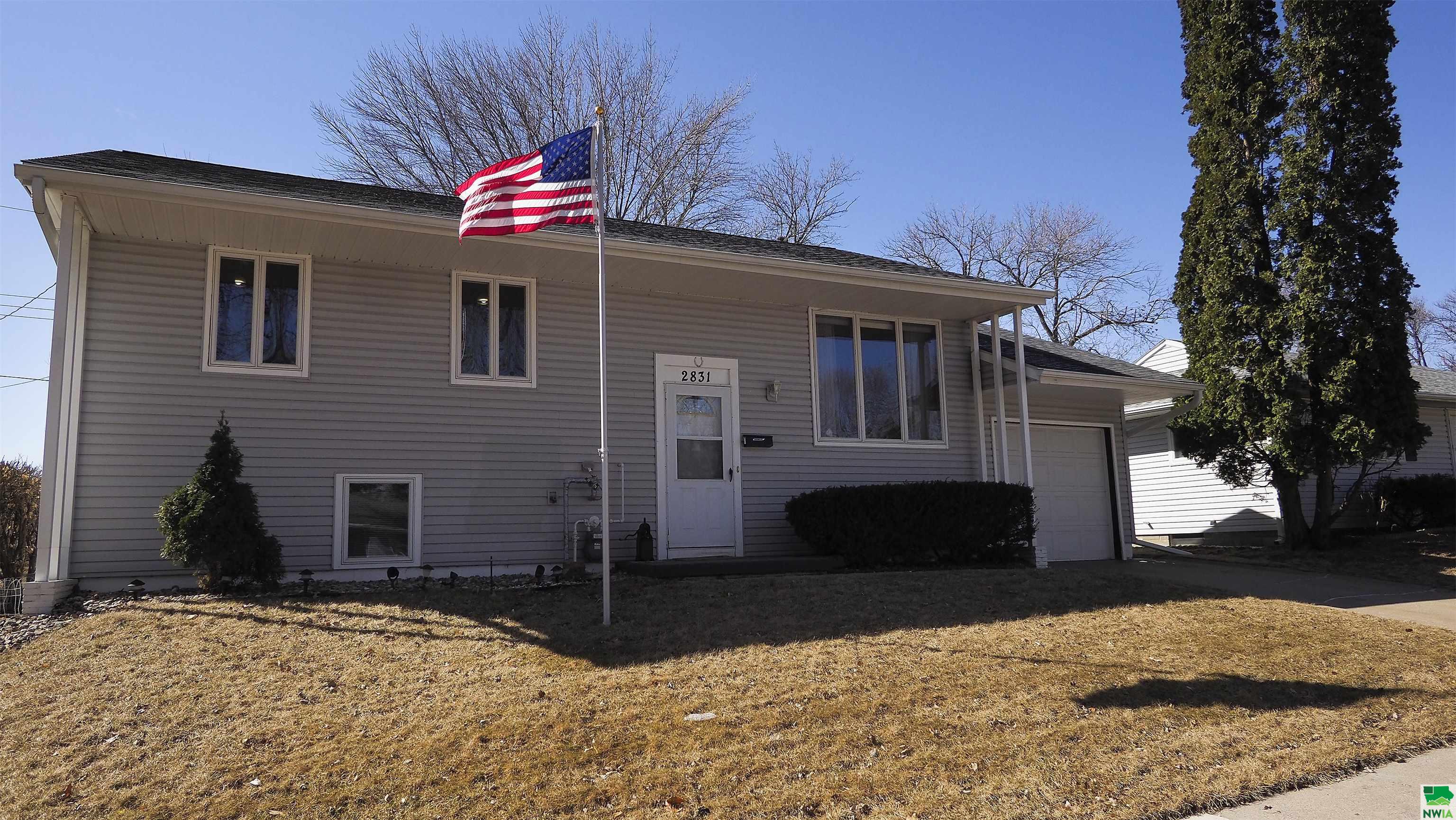 2831 Cypress St S, Sioux City, IA 51106 