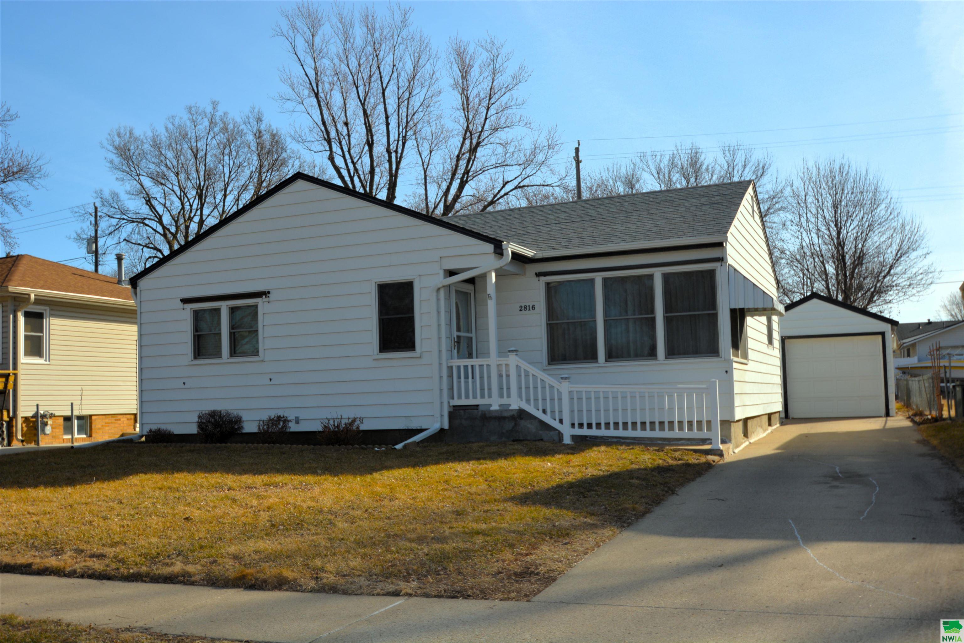 2816 Coral St S, Sioux City, IA 51106 
