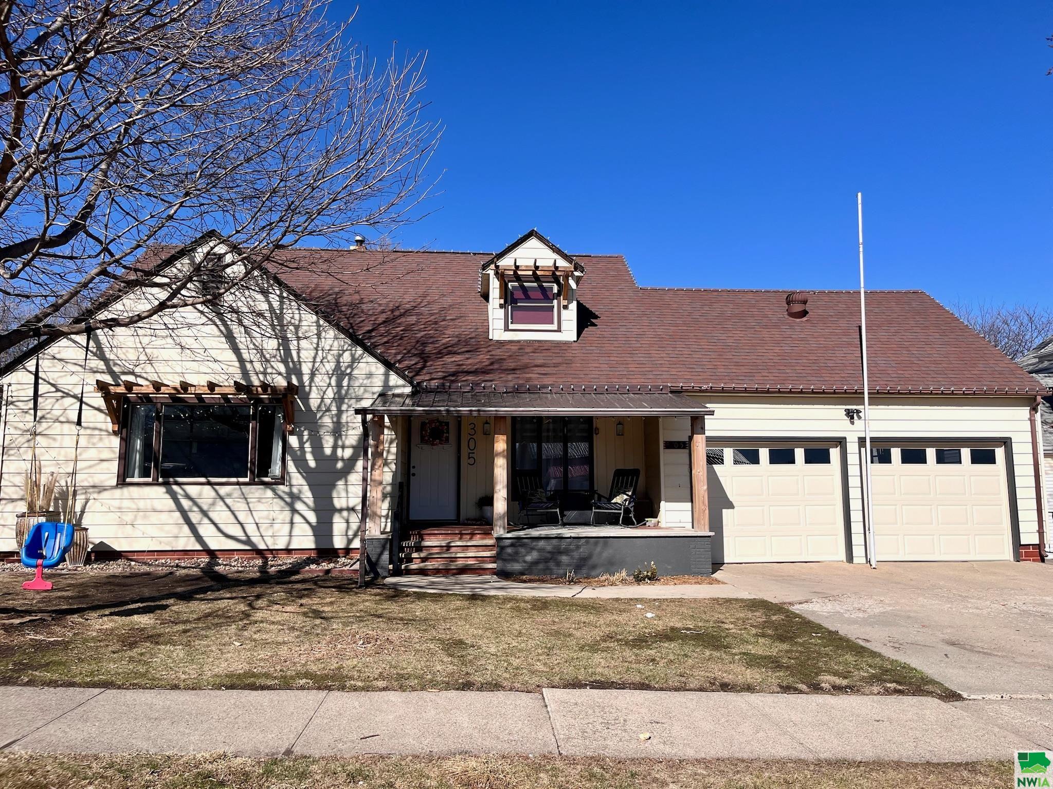305 11th Street, Alton, IA 51003 