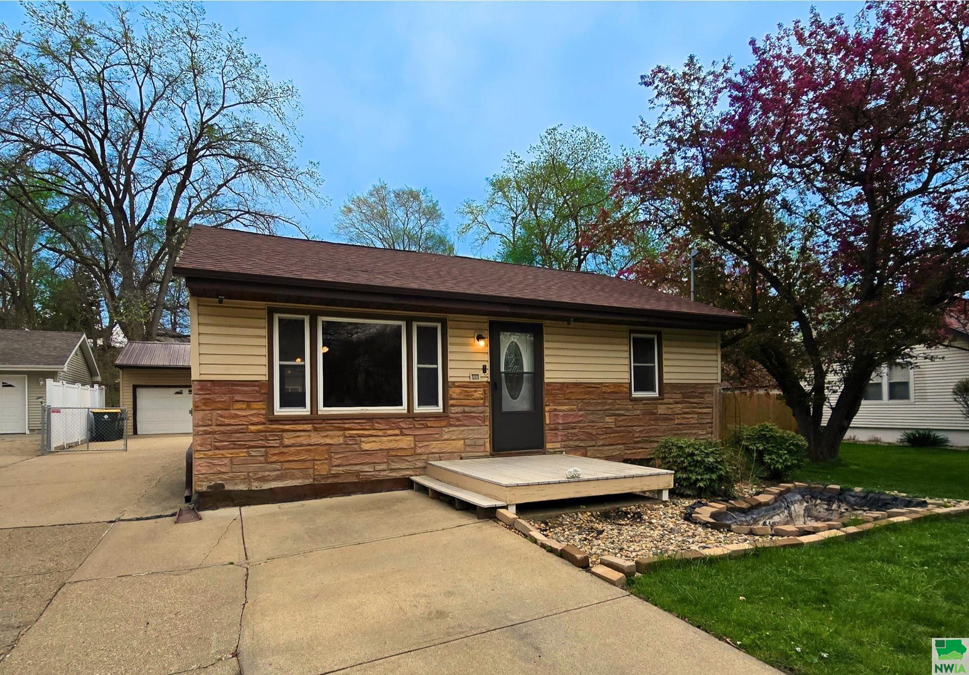 3735 Elmdale Ave., Sioux City, IA 51103 