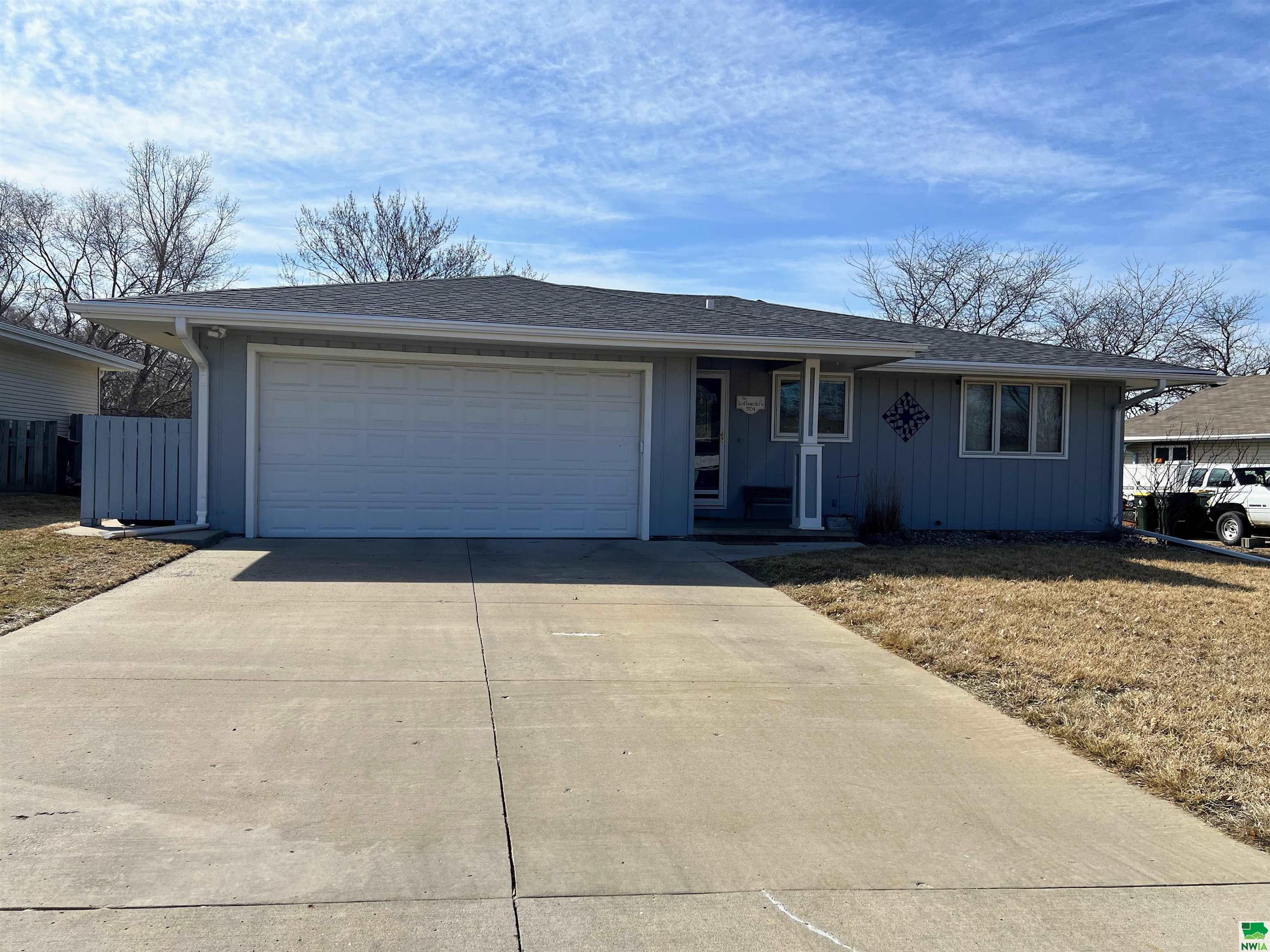 5704 LORRAINE AVE, Sioux City, IA 51106 